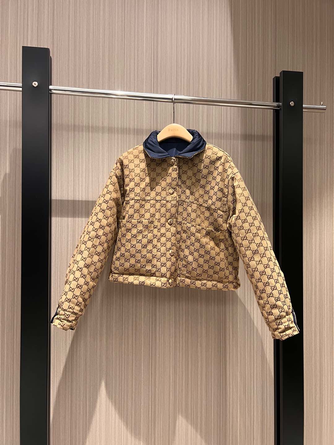 NO:295344,New double G jacquard two-sided lapel clamp jacket, cotton jacket loose and casual, fashionable and versatile, age-reducing essentials SML,, jackets & coats, jackets & coats, alexander wang19860909新款双G提花两面穿翻领夹棉外套 棉服夹克宽松休闲 时尚百搭减龄必备 SML,,jackets & coats,jackets & coats,alexander wang,Women's clothing