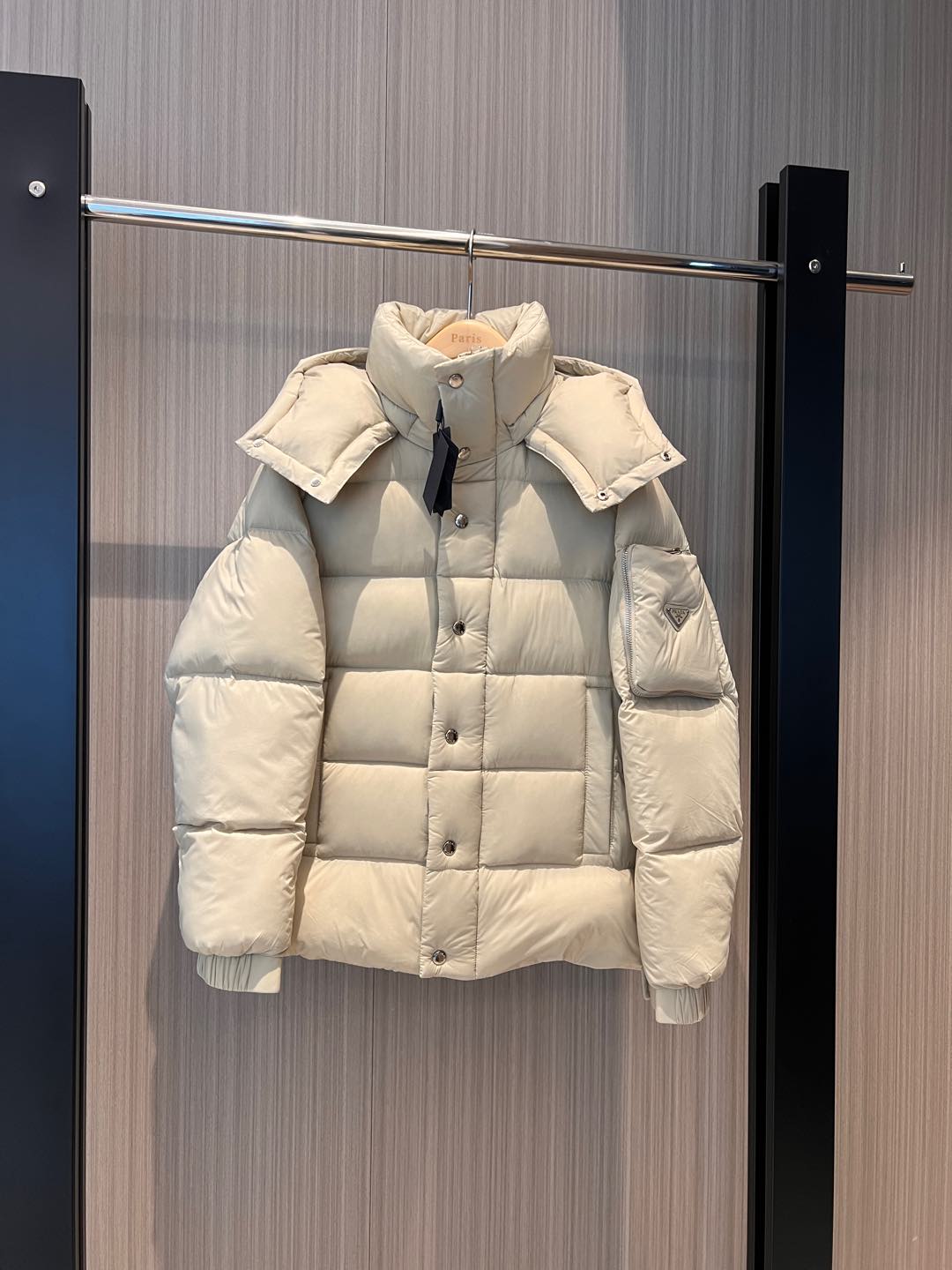 NO:296150,New triangle badge sleeve packaging decoration Hooded stand collar down jacket Hat can be removed cuffs adjustable and closed, hardware accessories open molds, fashionable and casual, loose and versatile, men and women same style, black/apricot color 48-56,,down jacket,hats,alexander wang19860909新款三角徽章袖包装饰 连帽立领羽绒服 帽子可脱卸袖口可调收口 五金配件开模时尚休闲 宽松百搭 男女同款 黑色/杏色 48-56,,down jacket,hats,alexander wang,Women's clothing