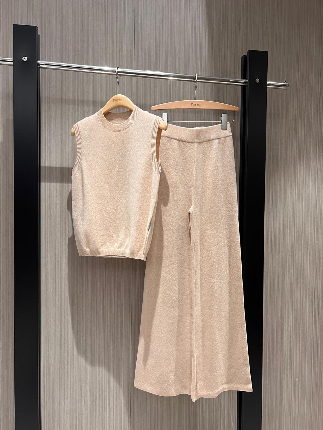 NO:296136,New style old money style minimalist casual knitted suit round neck sleeveless vest elastic waist wide-leg pants vacation versatile, essential for age reduction Khaki Encore Red SML, alexander wang19860909新款老钱风 极简休闲针织套装圆领无袖背心松紧腰阔腿裤 度假百搭 减龄必备 卡其安可拉红 SML,,alexander wang,Women's clothing