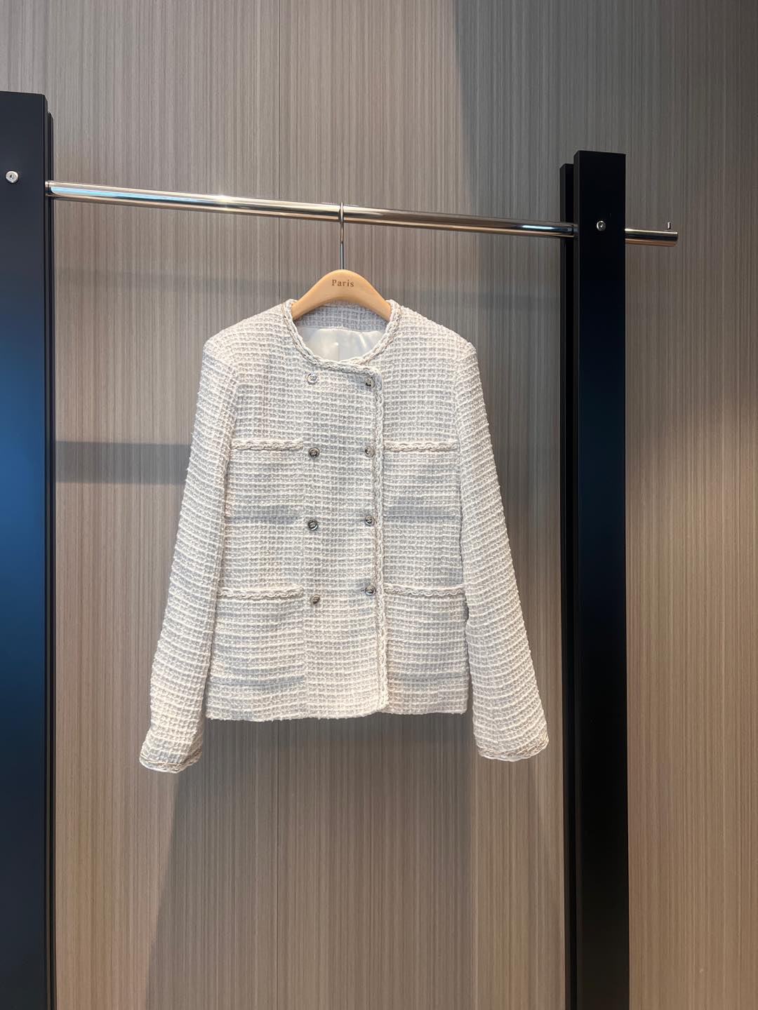 NO:296151,The same style of the new style of Kwong Lingling, lace white plaid tweed jacket, open mold double C buckle classic four pockets, elegant camellia lining, commuting fashion, light and versatile SML,, jackets & coats,alexander wang19860909新款邝玲玲同款 花边白色格粗花呢外套 开模双c扣经典四口袋 气质优雅山茶花内衬 通勤时尚 轻熟百搭 SML,,jackets & coats,alexander wang,Women's clothing