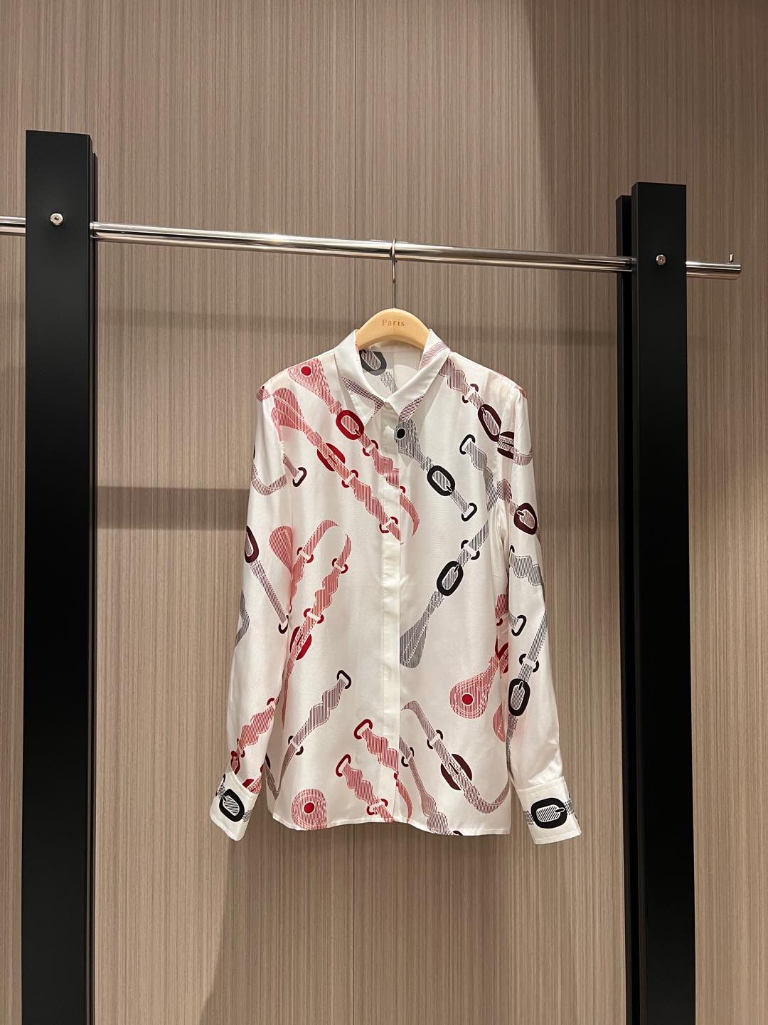 NO:296139,New strap chain printed silk twill shirt thickened heavy silk custom buckle, capable and versatile professional commuting S-XL, real silk, alexander wang19860909新款表带链条印花真丝斜纹衬衣加厚重磅真丝 定制包扣 职业通勤干练百搭 S-XL,,real silk,alexander wang,Women's clothing