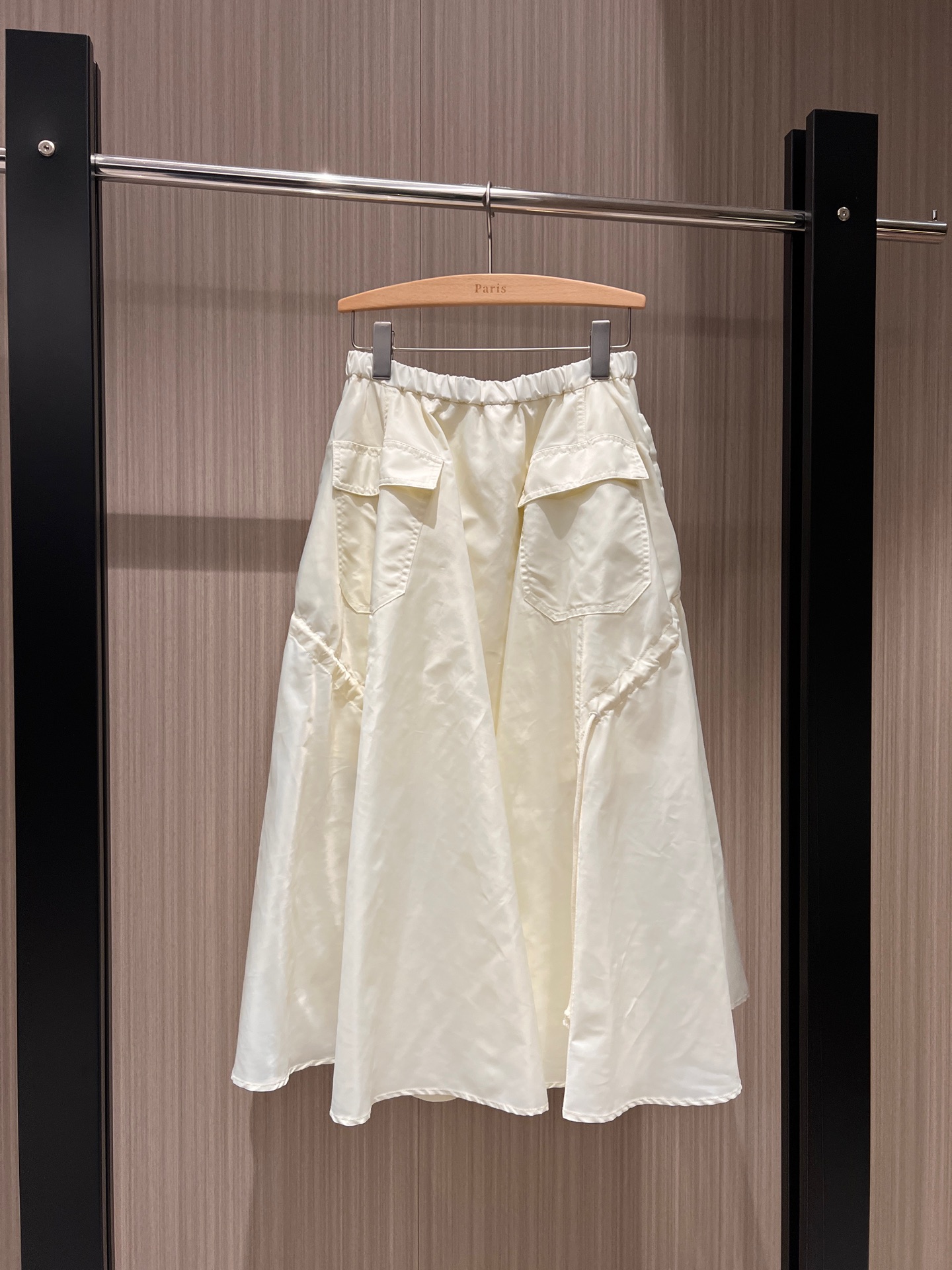 NO:296066,Recommended new classic triangular logo drawstring decoration nylon skirt elastic waist design Large sway umbrella skirt Adjustable flip pocket drawstring on both sides Casual and versatile Essential for age reduction Black and white SML, skirts, alexander wang19860909推荐新款经典三角标徽抽绳装饰尼龙半裙松紧腰设计 大摆伞裙 两侧翻盖口袋抽绳可调节 休闲百搭 减龄必备 黑色白色 SML,,skirts,alexander wang,Women's clothing