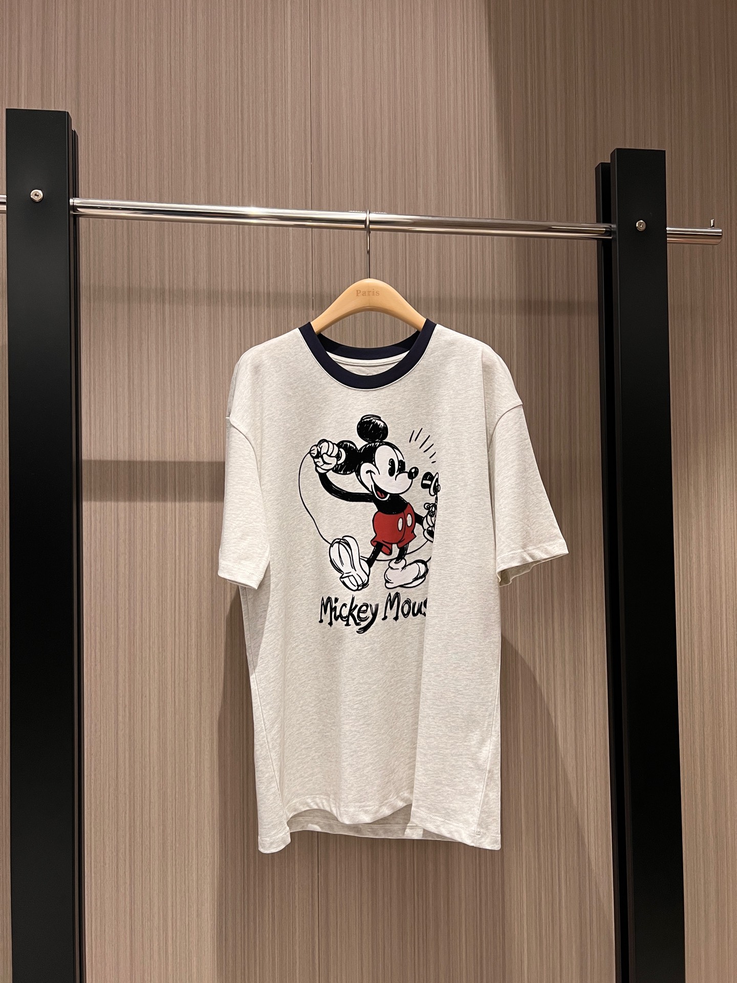 NO:297442,New phone call Mickey flock printed T-shirt collar color-blocking loose casual age-reducing versatile white gray SML, tees, t-shirt, alexander wang19860909新款打电话米奇植绒印花T恤 领口拼色 宽松休闲减龄百搭 白色灰色 SML,,tees，t-shirt,alexander wang,Women's clothing