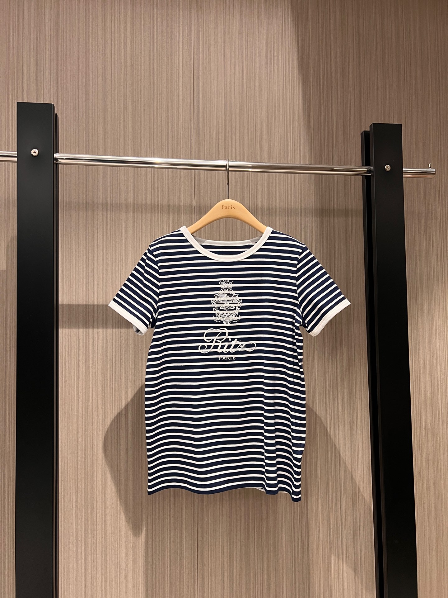 NO:297433,New embroidered badge letter T-shirt small style simple and casual, age-reducing versatile, essential stripes dark blue apricot color SML, tees, t-shirt, alexander wang19860909新款刺绣徽章字母T恤 小版型简单休闲 减龄百搭 显瘦必备条纹深蓝杏色 SML,,tees，t-shirt,alexander wang,Women's clothing