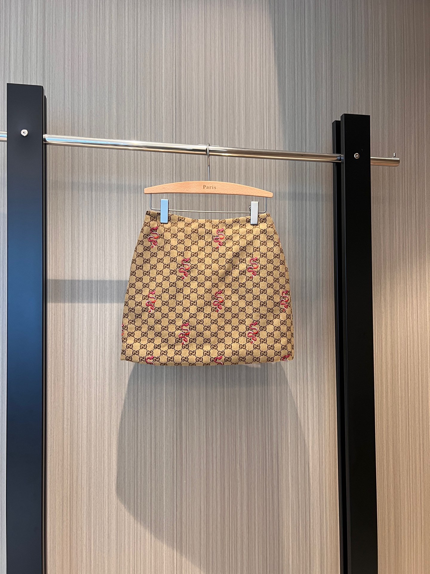 NO:297435,New Year limited edition new embroidered small pink snake double G cotton skirt A-shaped hip with pockets on both sides. Elegant and elegant jacket with the same jacket. SML, skirts, jackets & coats, alexander wang19860909新年限定 新款刺绣小粉蛇双G夹棉半裙 A字包臀两侧有口袋 搭衬衣搭同款外套优雅气质 精致保暖 SML,,skirts,jackets & coats,alexander wang,Women's clothing