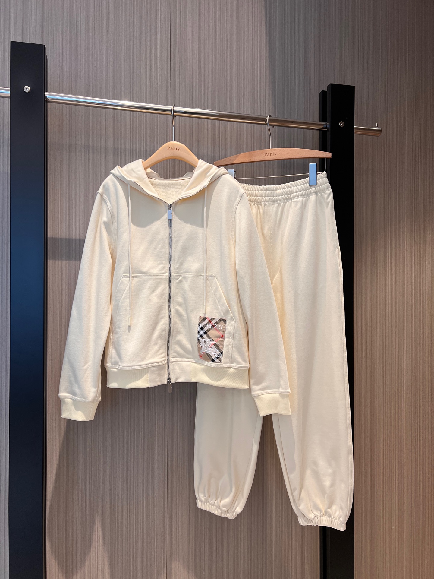 NO:297417,New checked patch embroidered hooded suit casual zipper jacket sports foot-collar casual pants fashionable and casual slimming and not picky black apricot SML,,jackets & coats,hats,alexander wang19860909新款格纹贴布刺绣连帽套装 休闲拉链外套运动收脚休闲裤时尚休闲 显瘦不挑人 黑色杏色 SML,,jackets & coats,hats,alexander wang,Women's clothing