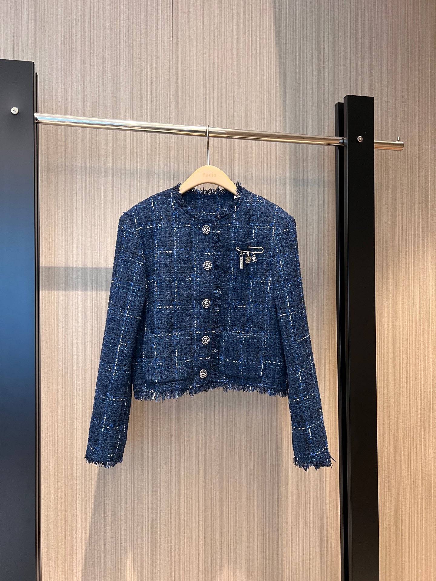 NO:297440,New camellia brooch tassel hairy blue plaid tweed short jacket with molded 5 buttons exquisite celebrity temperament elegant age-reducing versatile SML, jackets & coats, brooch, breastpin, alexander wang19860909新款山茶花胸针 流苏拉毛蓝色格纹粗花呢短款外套开模5号扣子 精致名媛 气质优雅 减龄百搭SML,,jackets & coats,brooch，breastpin,alexander wang,Women's clothing