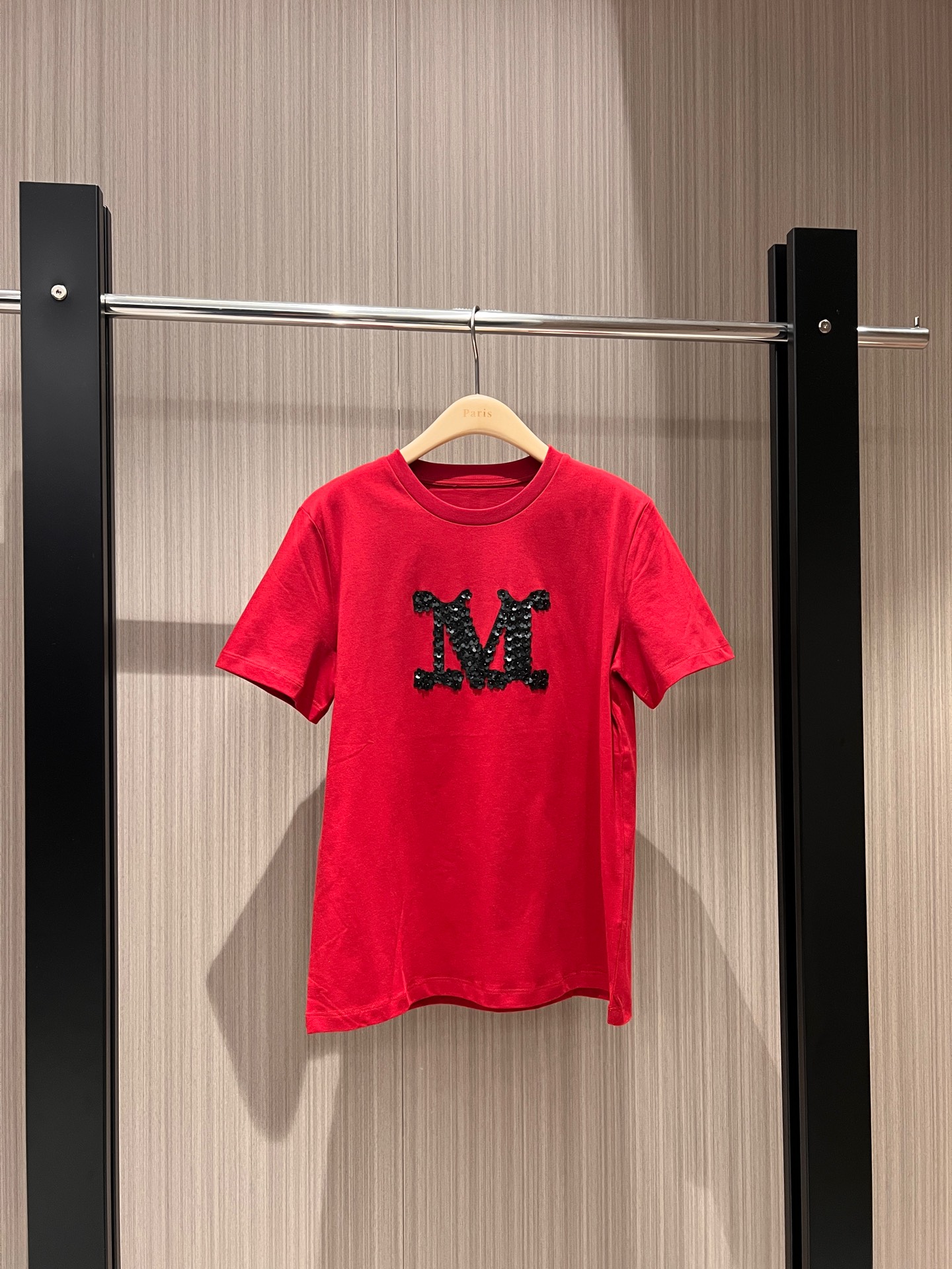 NO:297409,New heavy industry beaded leather flower large M letter T-shirt loose and versatile fashion and casual New Year red and white khaki SML, tees, t-shirt, alexander wang19860909新款重工钉珠皮花大M字母T恤宽松百搭 时尚休闲 新年红白色卡其 SML,,tees，t-shirt,alexander wang,Women's clothing
