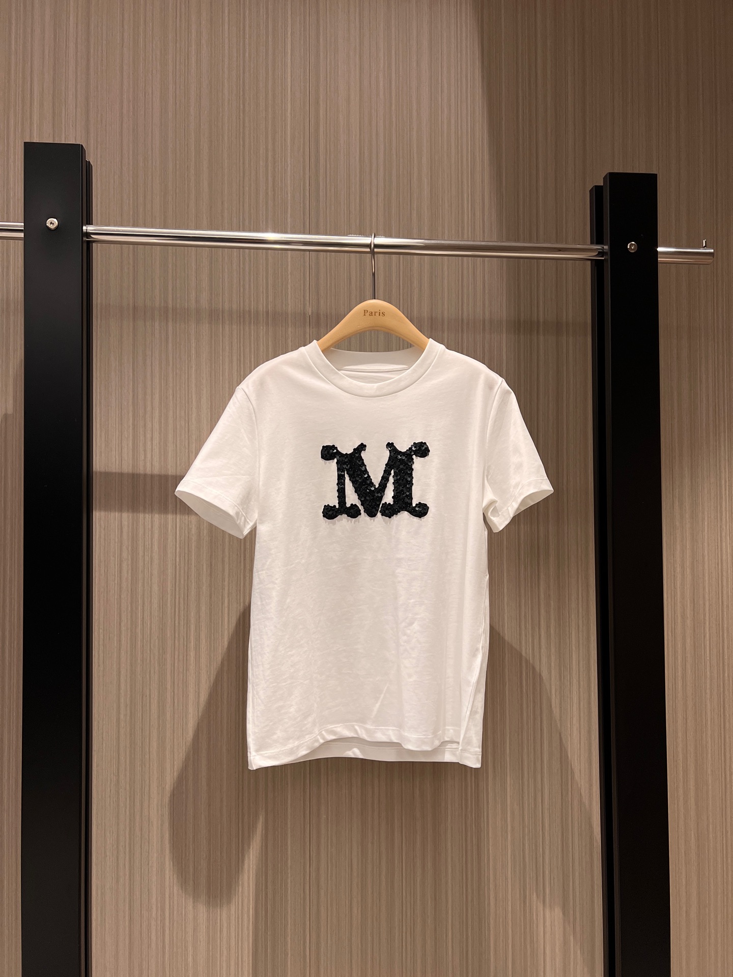 NO:297405,New heavy industry beaded leather flower large M letter T-shirt loose and versatile fashion and casual New Year red and white khaki SML, tees, t-shirt, alexander wang19860909新款重工钉珠皮花大M字母T恤宽松百搭 时尚休闲 新年红白色卡其 SML,,tees，t-shirt,alexander wang,Women's clothing