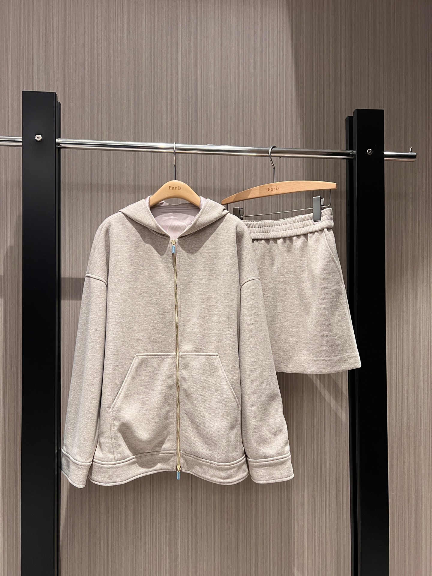 NO:298473,New hooded loose sweatshirt jacket elastic waist short skirt casual and age-reducing lazy and versatile embroidered logo letters fashionable and simple khaki white SML, hoodie, sweatshirts, skirts, jackets & coats, hats, alexander wang19860909新款连帽宽松卫衣外套松紧腰短半裙 休闲减龄 慵懒百搭 刺绣logo字母时尚简约 卡其白色 SML,,hoodie,sweatshirts,skirts,jackets & coats,hats,alexander wang,Women's clothing