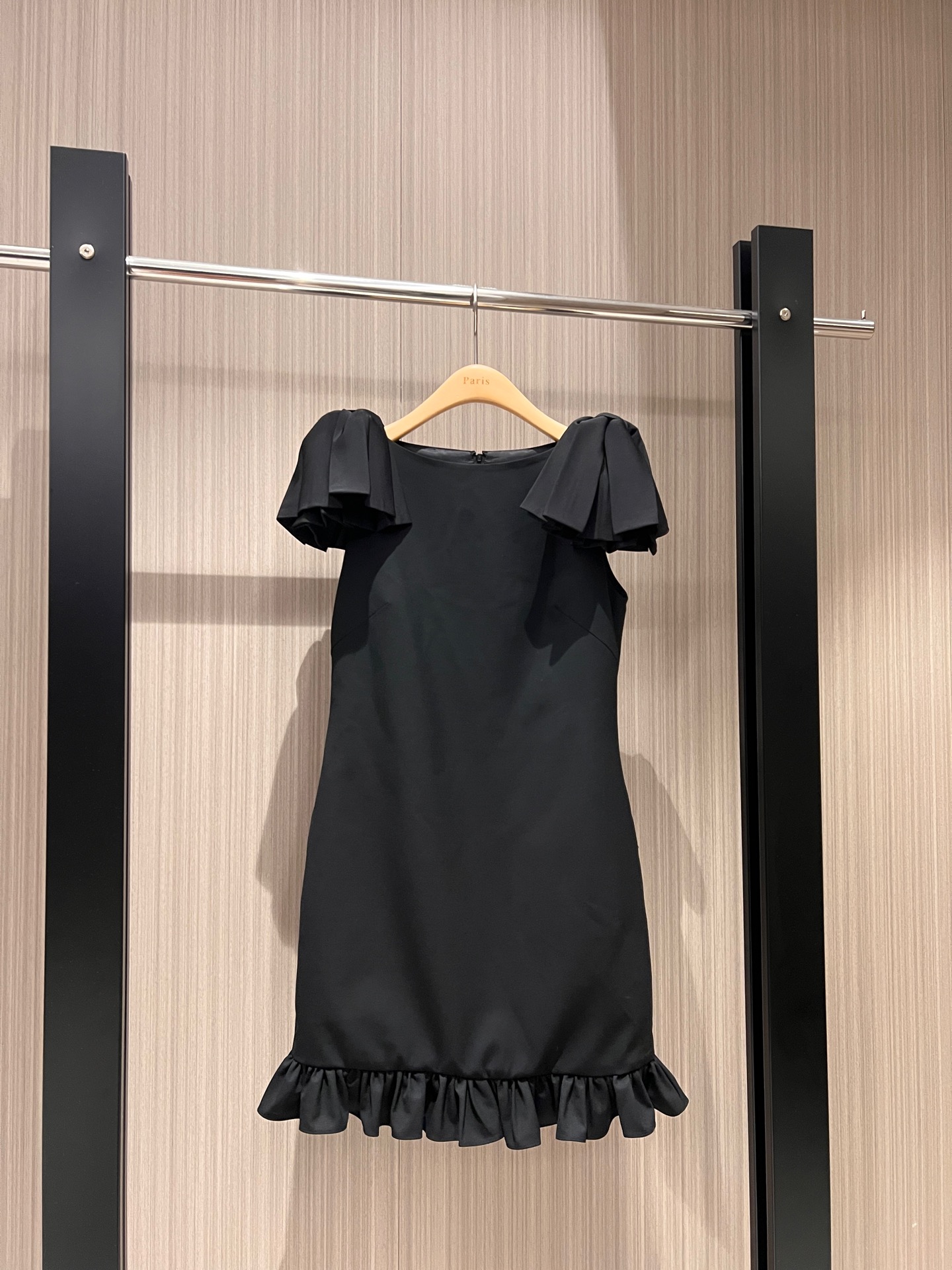 NO:298481,New early spring Xi Mengyao Wu Yanni, the same bow-decorative sleeves ruffled dress with many stars, three-dimensional tailoring, French elegant on both sides, sweet and romantic, lady age-reducing, black and white SML, skirts, alexander wang19860909早春新款奚梦瑶吴艳妮 多明星同款蝴蝶结装饰袖荷叶边连衣裙 立体剪裁修身 两侧有口袋法式优雅 甜美浪漫 淑女减龄 黑色白色 SML,,skirts,alexander wang,Women's clothing