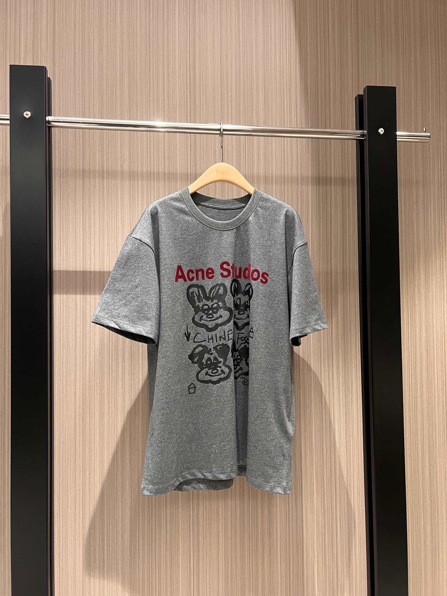 NO:308879,New flocking AC graffiti printed T-shirt, fashionable and loose, age-reducing versatile, high-end dark gray SML, tees, t-shirt, alexander wang19860909新款植绒AC涂鸦印花T恤时尚宽松 减龄百搭 高级感深灰SML,,tees，t-shirt,alexander wang,Women's clothing