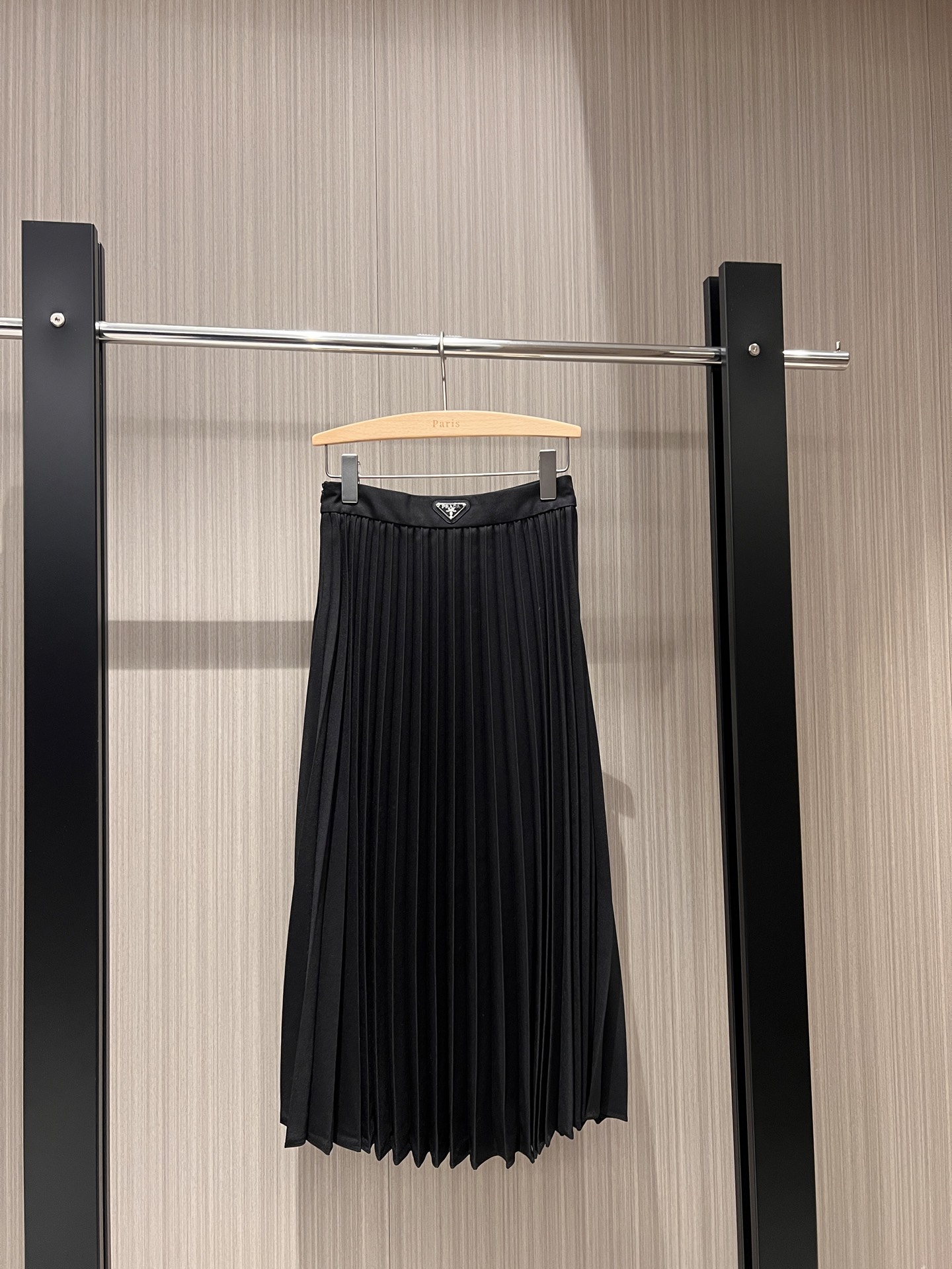 NO:308323,New minimalist triangle logo decorative pleated skirt classic simple fashion and versatile black grey S-XL, skirts, alexander wang19860909新款极简三角徽标装饰百褶半裙经典简约 时尚百搭 黑色灰色S-XL,,skirts,alexander wang,Women's clothing