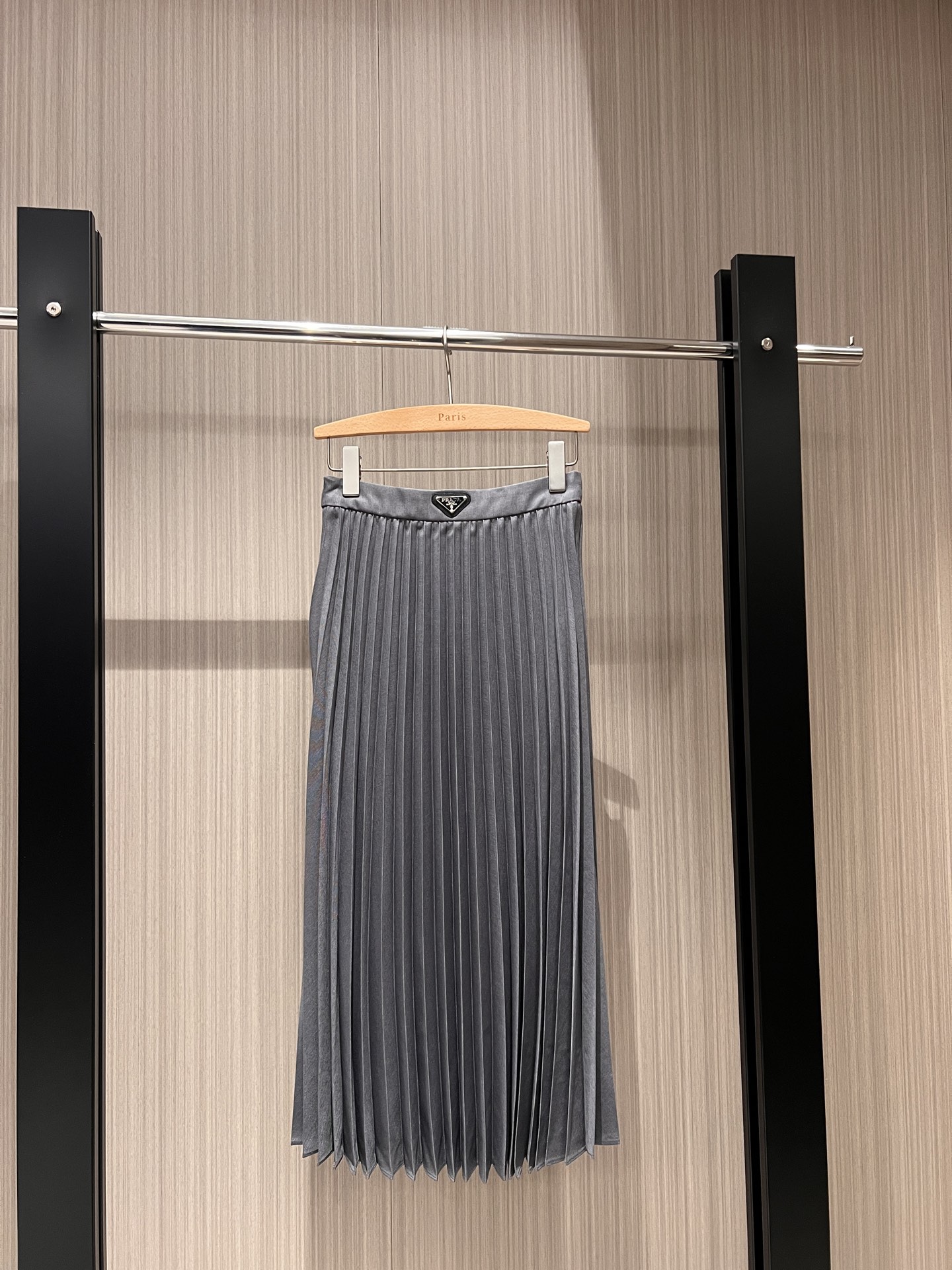 NO:308329,New minimalist triangle logo decorative pleated skirt classic simple fashion and versatile black grey S-, skirts, alexander wang19860909新款极简三角徽标装饰百褶半裙经典简约 时尚百搭 黑色灰色S-,,skirts,alexander wang,Women's clothing