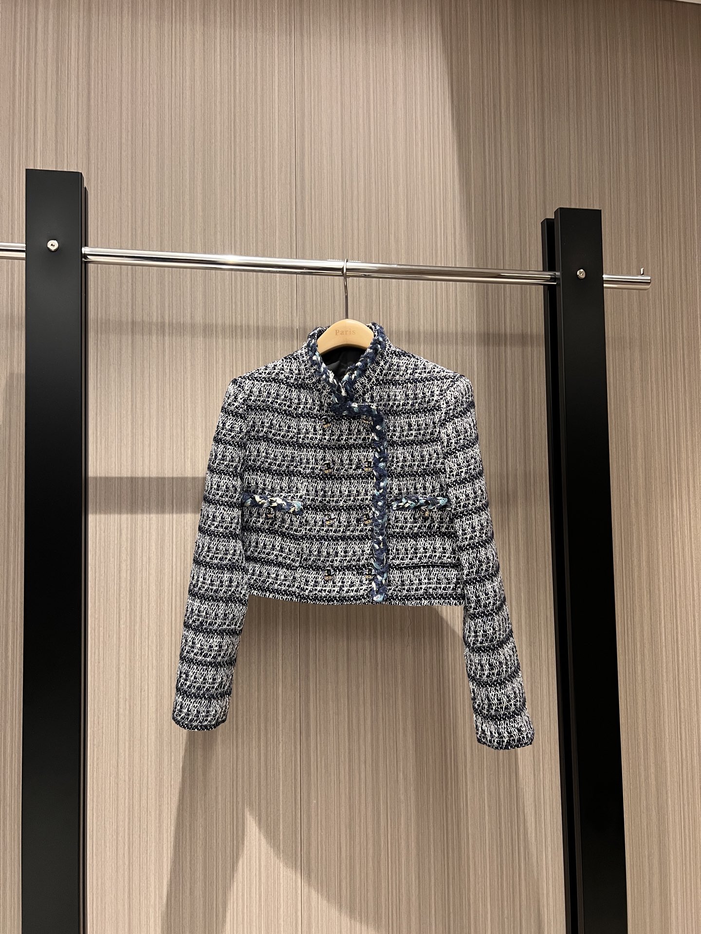 NO:313868,New stand collar asymmetric double-breasted braided short jacket with open mold double C buckles Heavy industry fashionable temperament slim and elegant age-reducing SML, Jackets & coats,alexander wang19860909新款立领不对称双排扣编织短款外套开模双C扣 重工时尚气质修身 优雅减龄 SML,,jackets & coats,alexander wang,Women's clothing