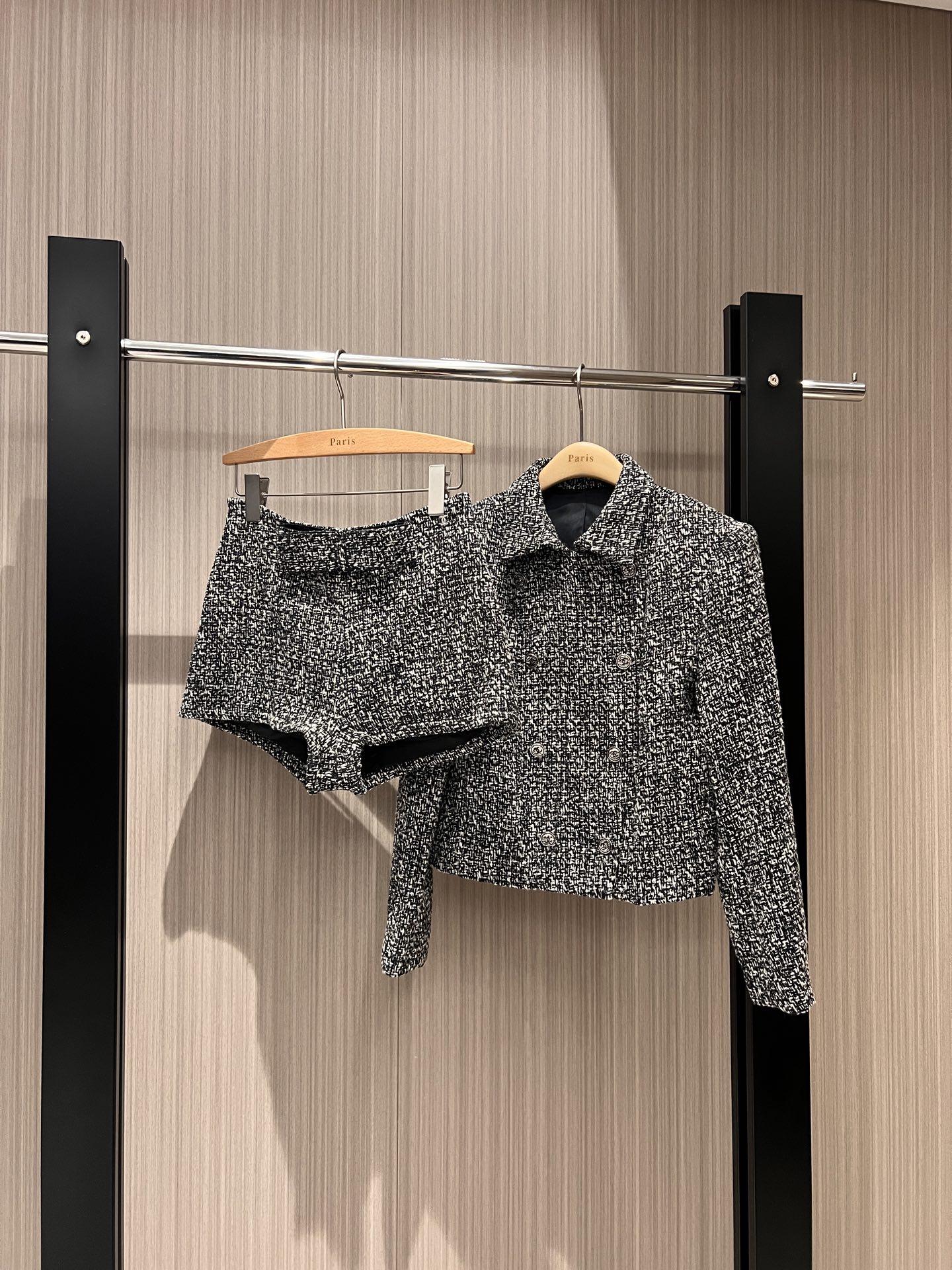 NO:313851,New French woven tweed suit, double-breasted design, simple and fashionable, stylish, elegant and slim and famous brand SML, shorts, alexander wang19860909新款法式编织粗花呢套装 双排扣设计 搭配蝴蝶结装饰短裤简约时髦 气质修身名媛大牌 SML,,shorts,alexander wang,Women's clothing