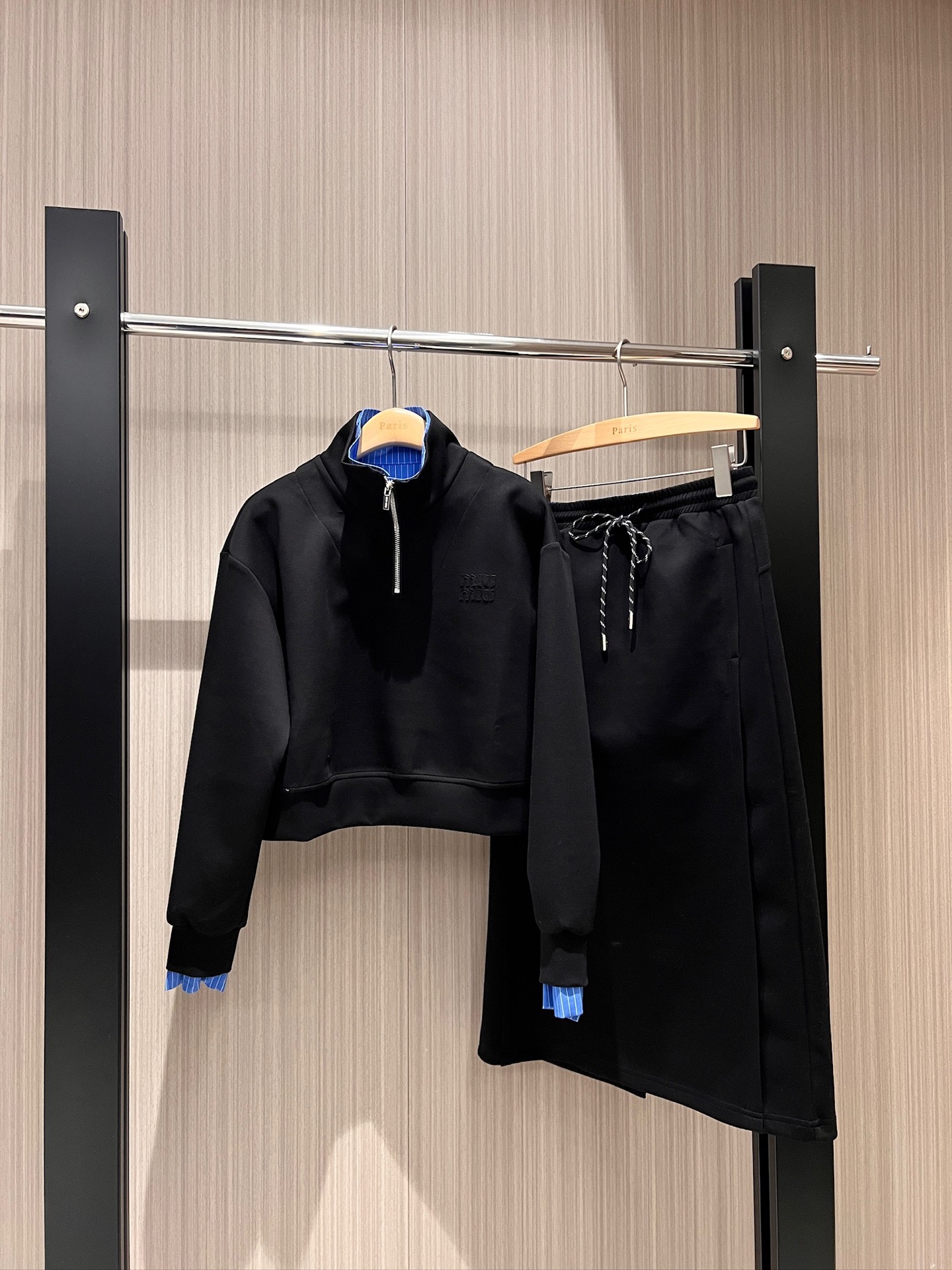 NO:314448,New embroidered patch logo letters spelled fake two-piece suit, double-layer collar short sweatshirt elastic waist skirt, striped collar sleeve removable, casual sports, cute age-reducing SML,,hoodie,sweatshirts,skirts,alexander wang19860909新款刺绣贴布logo字母拼条纹假两件套装 双层领短款卫衣松紧腰半裙 条纹衣领袖口可拆卸 休闲运动 可爱减龄 SML,,hoodie,sweatshirts,skirts,alexander wang,Women's clothing