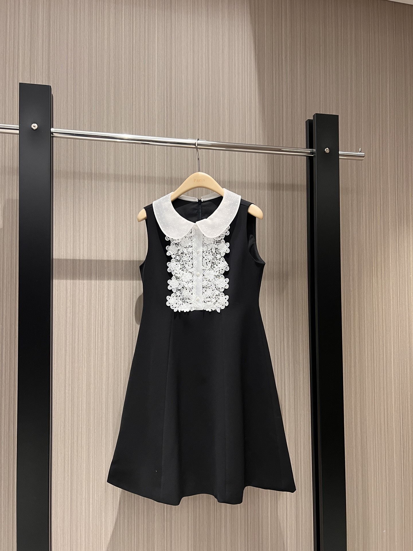 NO:328530,New style Zhao Lusi's same polka doll collar sleeveless black skirt, three-dimensional flower lace decoration on the chest, slim and slim, sweet and age-reducing, cute temperament S-XL, skirts, alexander wang19860909新款 赵露思同款波点娃娃领无袖小黑裙 胸前立体花蕾丝装饰修身显瘦 甜美减龄 气质可爱 S-XL,,skirts,alexander wang,Women's clothing
