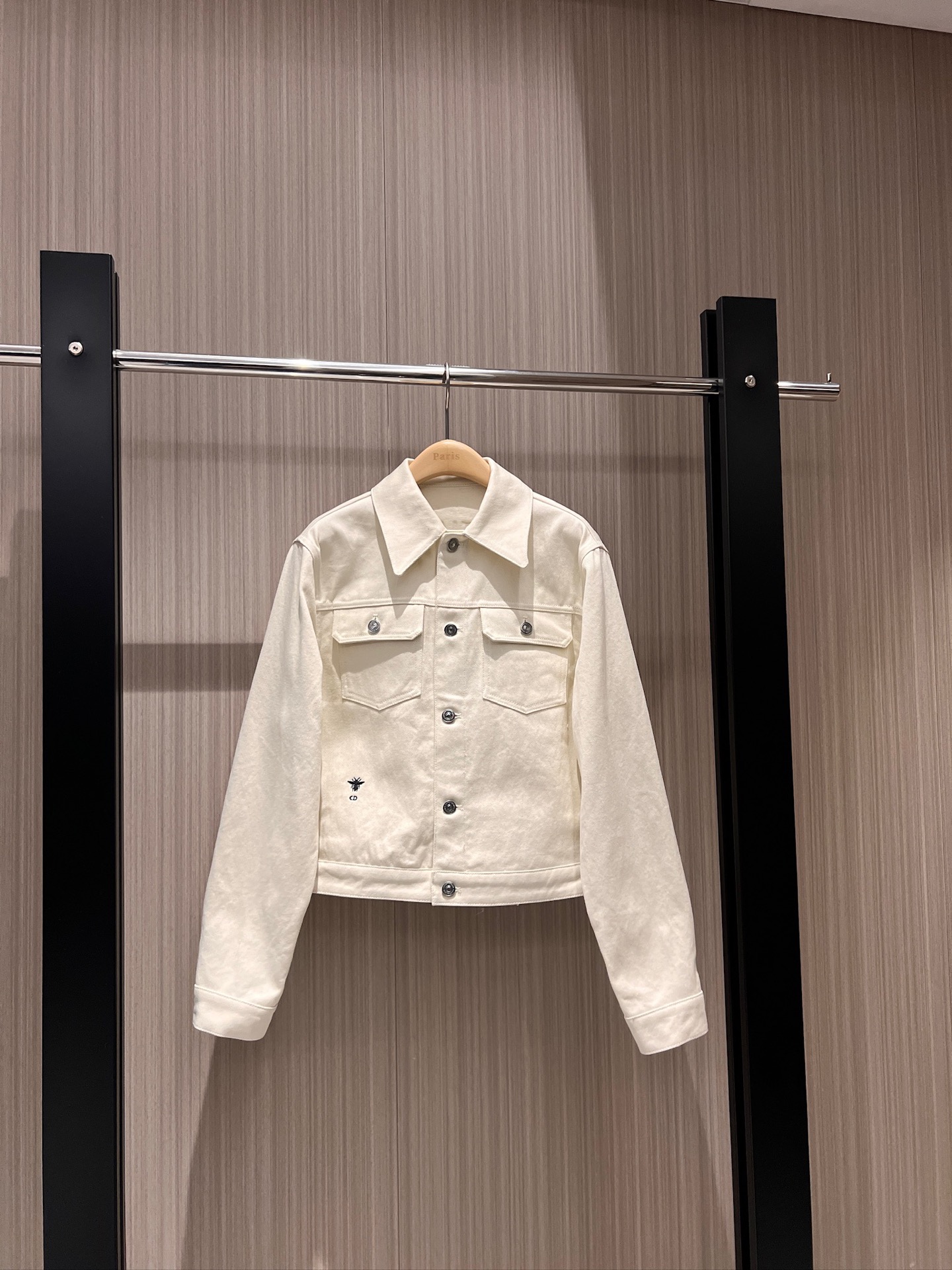 NO:313839,New style of gold stamping constellation printed white jacket behind the back, embroidered bee casual loose, sweet and cool, versatile, fashionable and age-reducing SML,, jackets & coats,alexander wang19860909新款背后烫金星座印花白色外套 刺绣小蜜蜂休闲宽松 甜酷百搭 时尚减龄 SML,,jackets & coats,alexander wang,Women's clothing