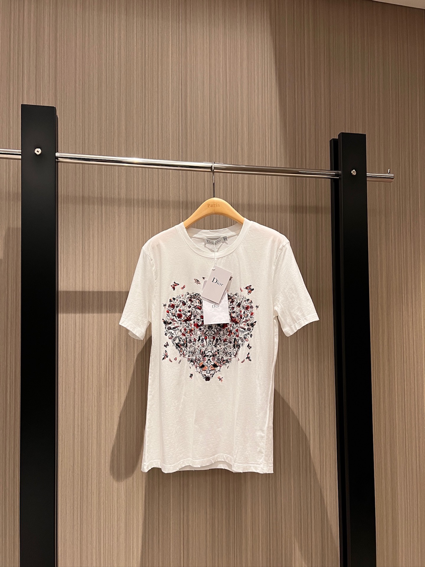 NO:313835,New Valentine's Day Limited Heavy Industry Embroidered Butterfly Love T-shirt Aging Break Effect Fashionable and Versatile SML, Tees, T-shirt, Alexander Wang19860909新款情人节限定 重工刺绣蝴蝶爱心T恤做旧破洞效果 时尚百搭SML,,tees，t-shirt,alexander wang,Women's clothing