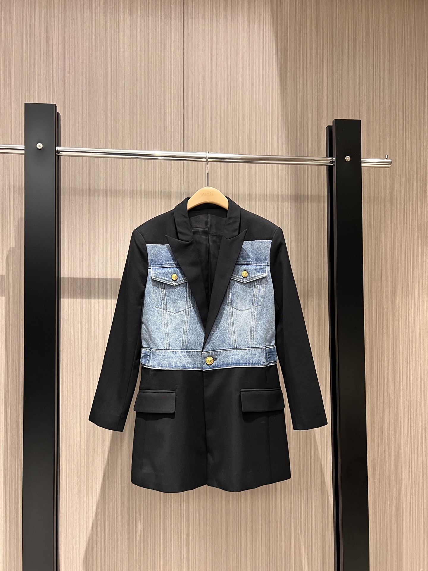 NO:314479,New spliced ​​denim fake two-piece design blazer three-dimensional tailoring, waist-hugging slim fit, salty or sweet, handsome and versatile classic lion buckle SML,, jackets & coats, business suit, alexander wang19860909新款拼接牛仔假两件设计西装外套立体剪裁 收腰修身 可盐可甜 帅气百搭经典狮子扣 SML,,jackets & coats,business suit,alexander wang,Women's clothing