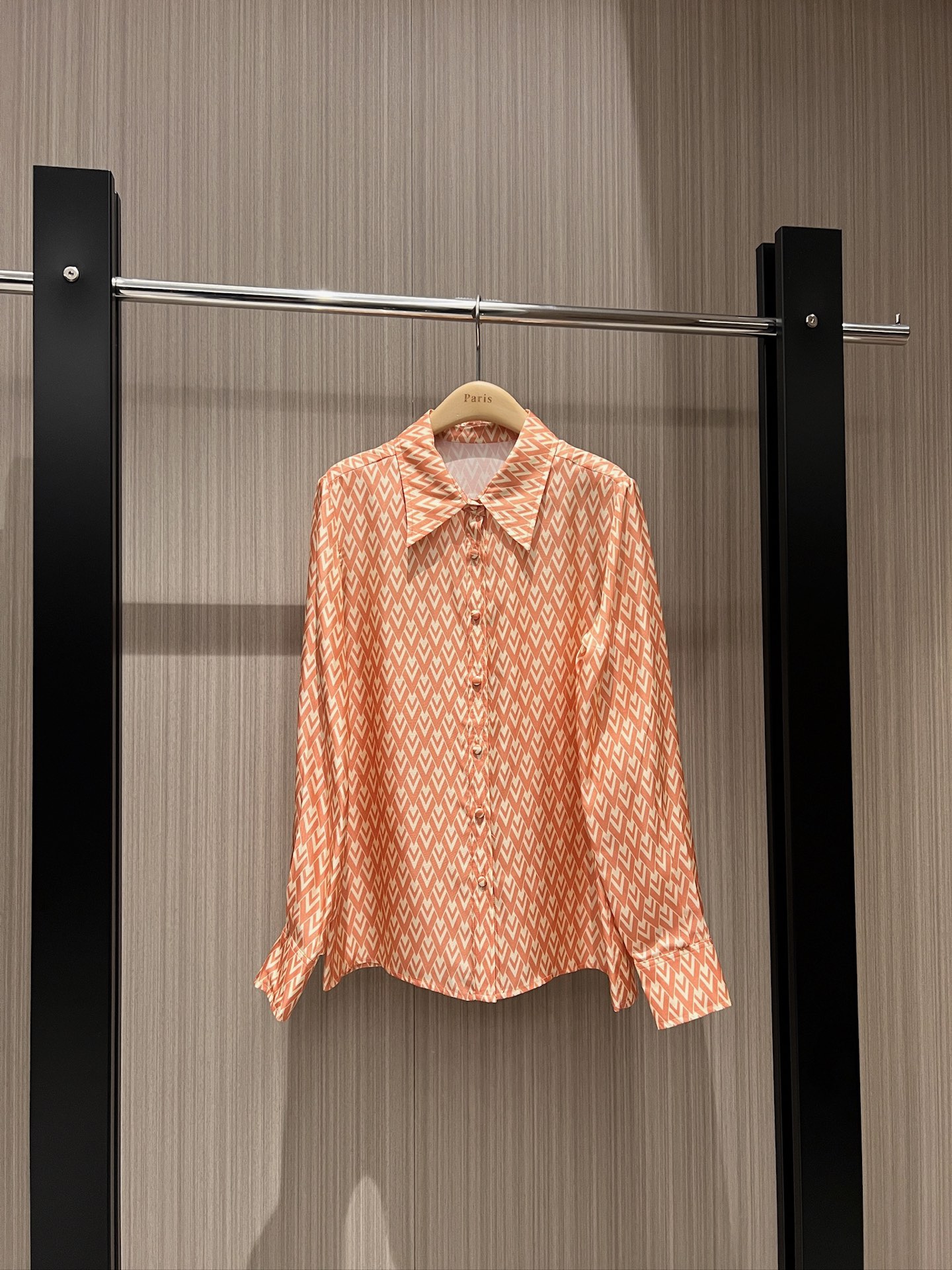 NO:314493,New heavy printed silk twill shirt Simple commuting, fashionable, versatile and elegant, silk buckle SML, real silk, alexander wang19860909新款重磅印花真丝斜纹衬衣 简约通勤 时尚百搭气质优雅 真丝包扣 SML,,real silk,alexander wang,Women's clothing
