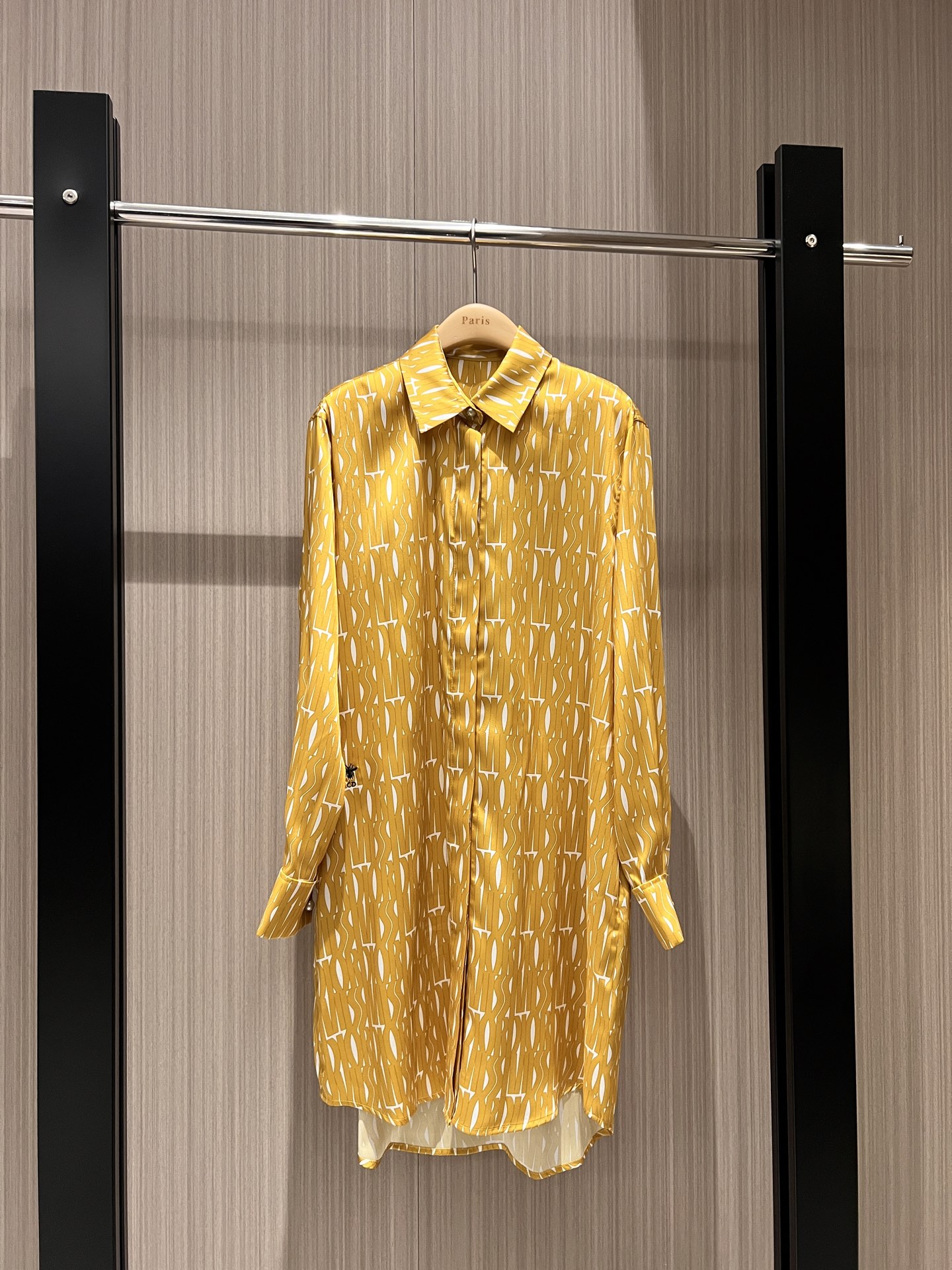 NO:315063,New letter logo printed shirt dress, delivery belt embroidered classic bee CD pearl buckle decoration, pockets on both sides, fashionable and casual, temperament versatile, yellow and orange, skirts, alexander wang19860909新款字母logo印花衬衣裙 配送腰带刺绣经典小蜜蜂 CD珍珠扣装饰 两侧有口袋 时尚休闲 气质百搭 黄色橘色,,skirts,alexander wang,Women's clothing