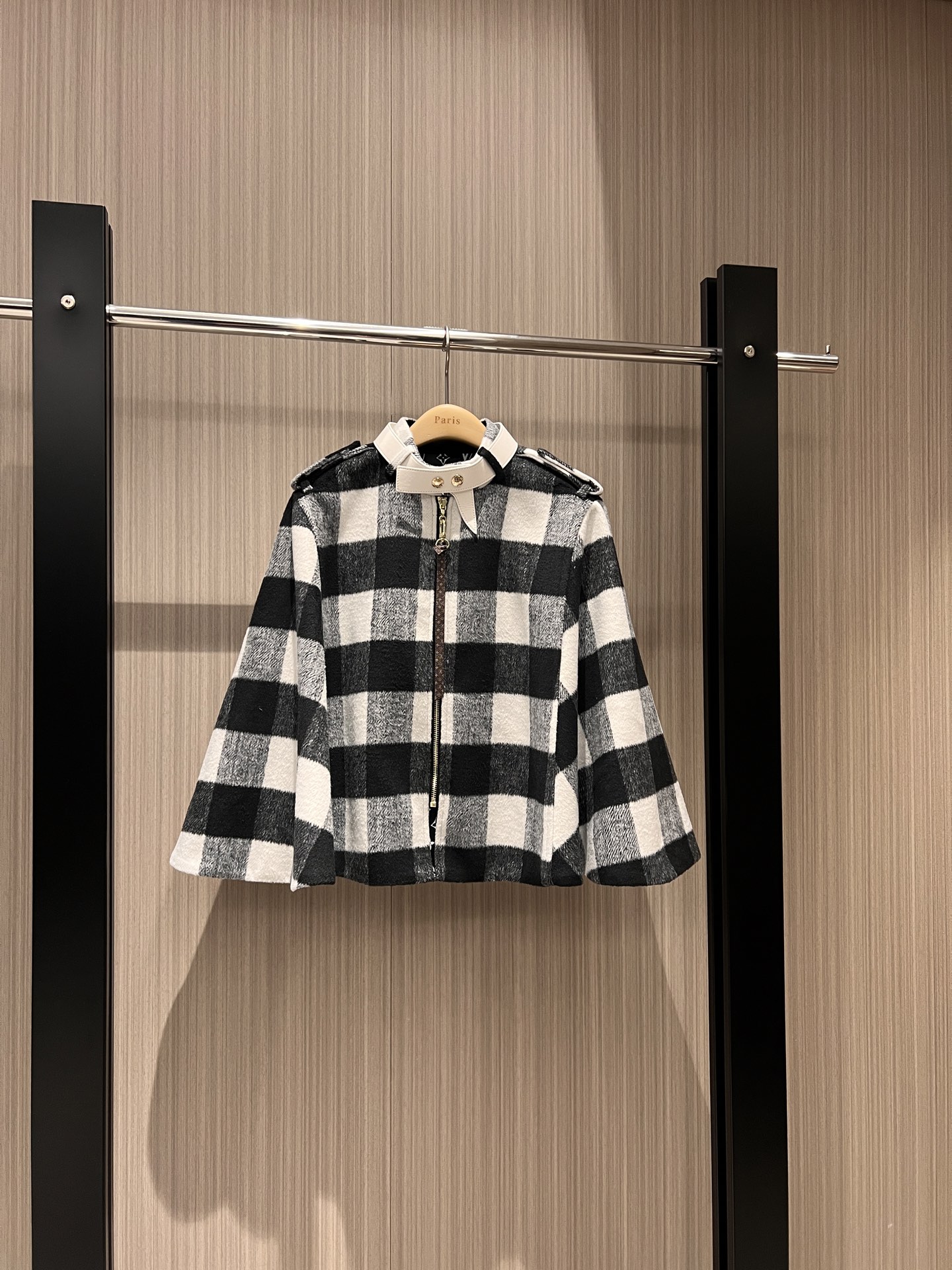 NO:315064,New stand-up collar plaid wool cloak collar lace belt decoration Epex design Old-fashioned inner lining fashion brand casual and versatile SML, alexander wang19860909新款立领格纹毛呢斗篷衣领系皮带装饰 肩章设计 老花内衬时尚大牌 休闲百搭 SML,,alexander wang,Women's clothing