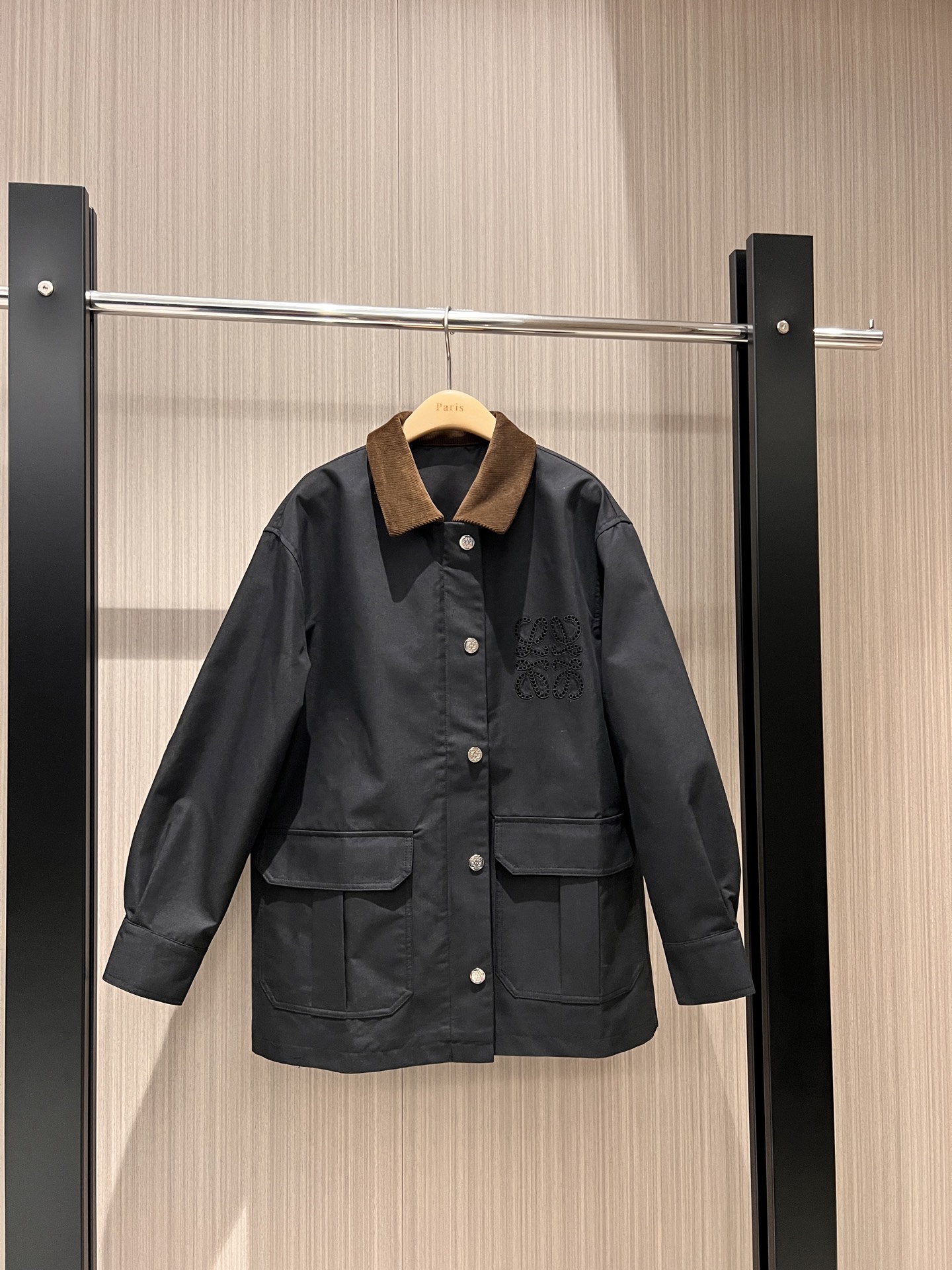 NO:315072,New corduroy collar splicing loose jacket, embroidered hollow logo badge decorative sleeve splicing patch design, loose and casual, age-reducing versatile khaki black SML,, jackets & coats,alexander wang19860909新款灯芯绒衣领拼接宽松外套 刺绣镂空logo徽章装饰袖子拼接补丁设计 宽松随意 减龄百搭卡其黑色 SML,,jackets & coats,alexander wang,Women's clothing