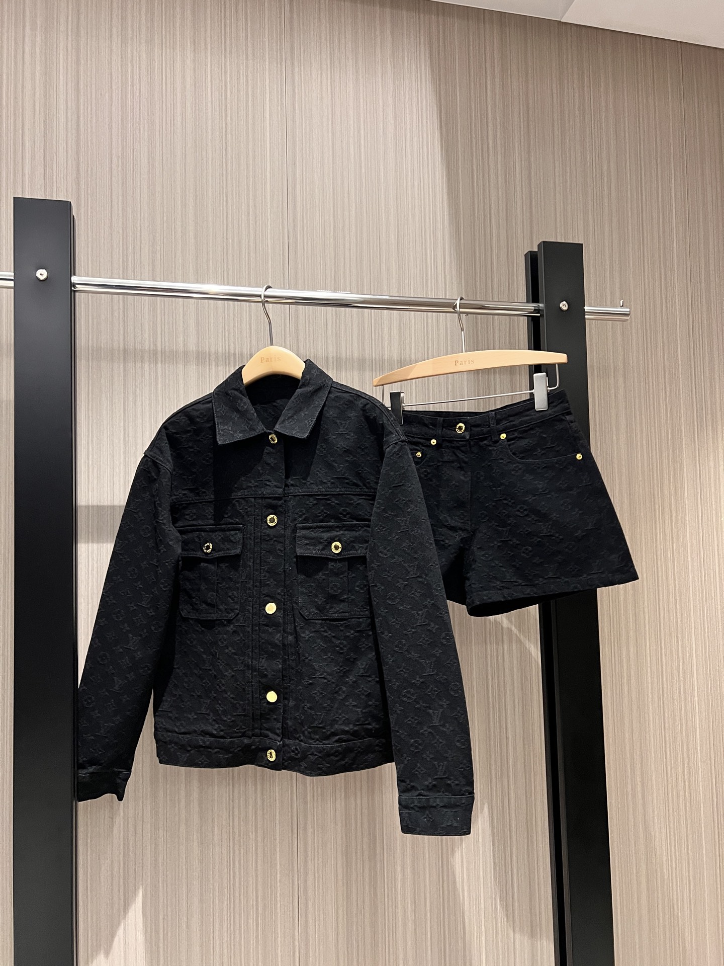 NO:315099,New recommended presbyopia jacquard black denim jacket classic presbyopia denim shorts loose and casual mold opening hardware accessories fashionable and versatile, age-reducing SML jacket 82390280 shorts, shorts, jackets & coats, alexander wang19860909新款推荐老花提花黑色牛仔外套经典老花牛仔短裤宽松休闲 开模五金配件 时尚百搭 减龄必备SML 外套82390280 短裤,,shorts,jackets & coats,alexander wang,Women's clothing