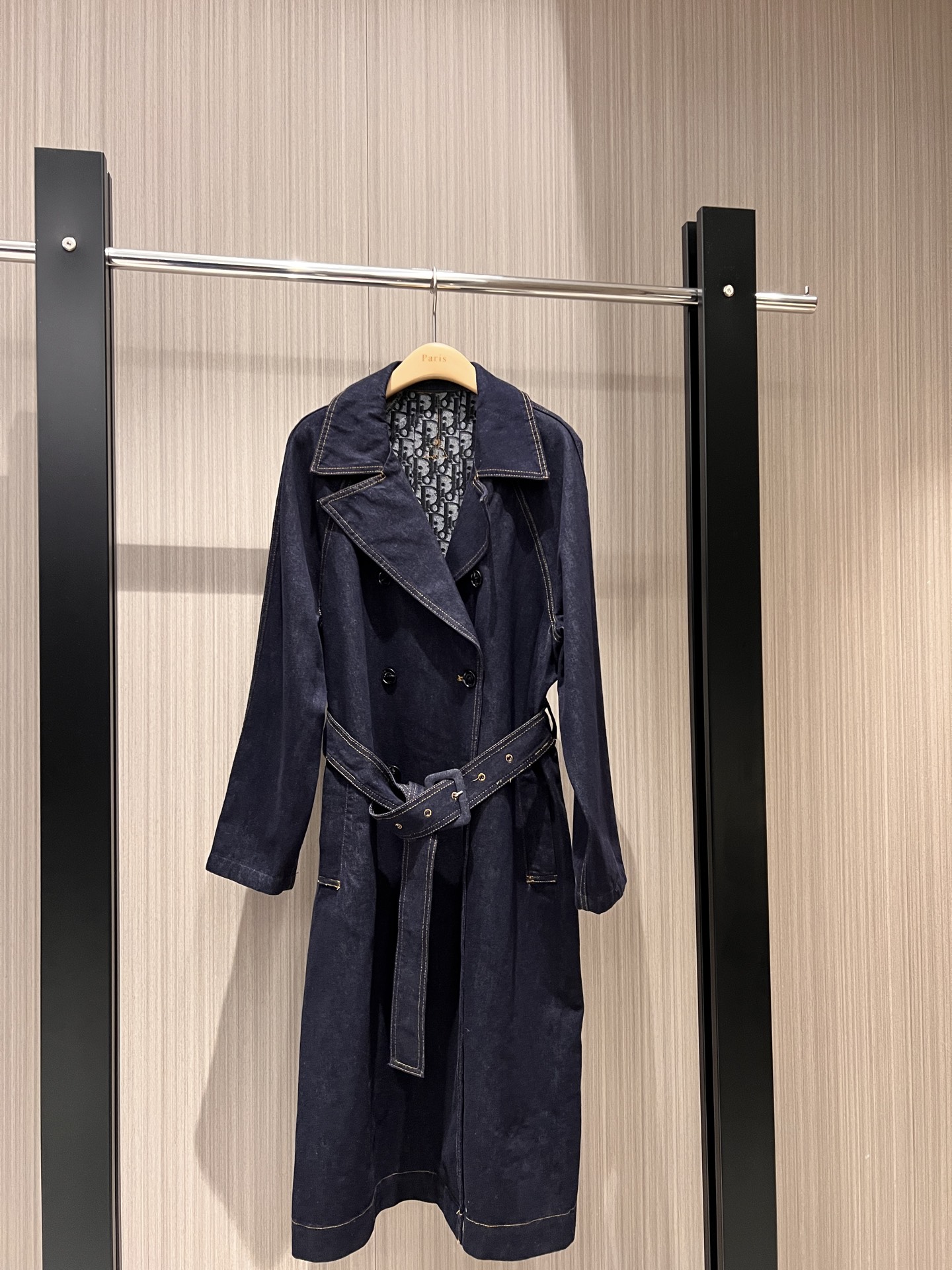 NO:315815,New classic old-fashioned denim long windbreaker jacket with double-breasted design belt waist slimming, big brand aura fashionable and casual SML, Jackets & coats,alexander wang19860909新款经典老花内里牛仔长款风衣外套 双排扣设计系腰带收腰显瘦 大牌气场时尚休闲 SML,,jackets & coats,alexander wang,Women's clothing