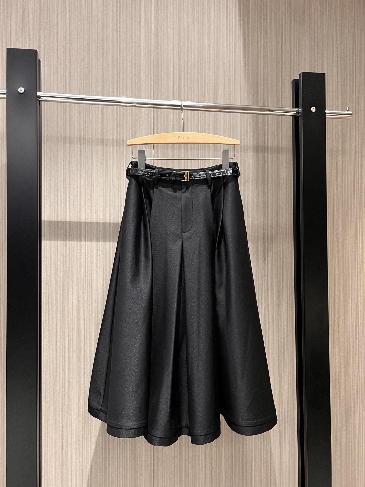 NO:315837,Recommended new BV small belt decorative pleated skirt delivery belt, large umbrella skirt, elegant temperament on both sides of the pockets, goddesses must have, age-reducing versatile, black and white SML, bottega veneta, skirts, alexander wang19860909推荐新款BV小腰带装饰压褶半裙配送腰带 大摆伞裙 两侧口袋优雅气质 女神必备 减龄百搭 黑色白色 SML,,bottega veneta,skirts,alexander wang,Women's clothing