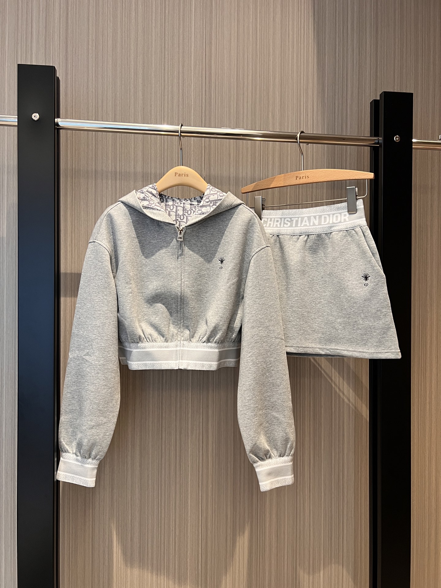 NO:316400,New style of presbyopia inner air cotton set Hooded short waist jacket elastic waist skirt pants Shorts lining not exposed classic logo webbing embroidered bee Casual age-reducing black gray pink SML, skirts, shorts, jackets & coats,hats,alexander wang19860909新款来袭老花内里空气棉套装 连帽短款收腰外套松紧腰裙裤 短裤内衬不走光经典logo织带 刺绣小蜜蜂 休闲减龄 黑色灰色粉色 SML,,skirts,shorts,jackets & coats,hats,alexander wang,Women's clothing