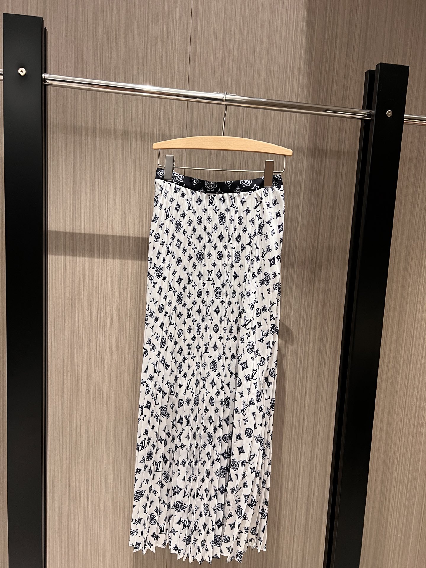 NO:316407,T-shirts New color-blocked retro old flower chain T-shirt color-blocked pleated skirt Lotus leaf sleeve design temperament age-reducing elegance and versatility SM, skirts,tees, t-shirt,alexander wang19860909T恤 半裙新款拼色复古老花链条T恤拼色百褶半裙 荷叶袖设计气质减龄 优雅百搭 SM,,skirts,tees，t-shirt,alexander wang,Women's clothing