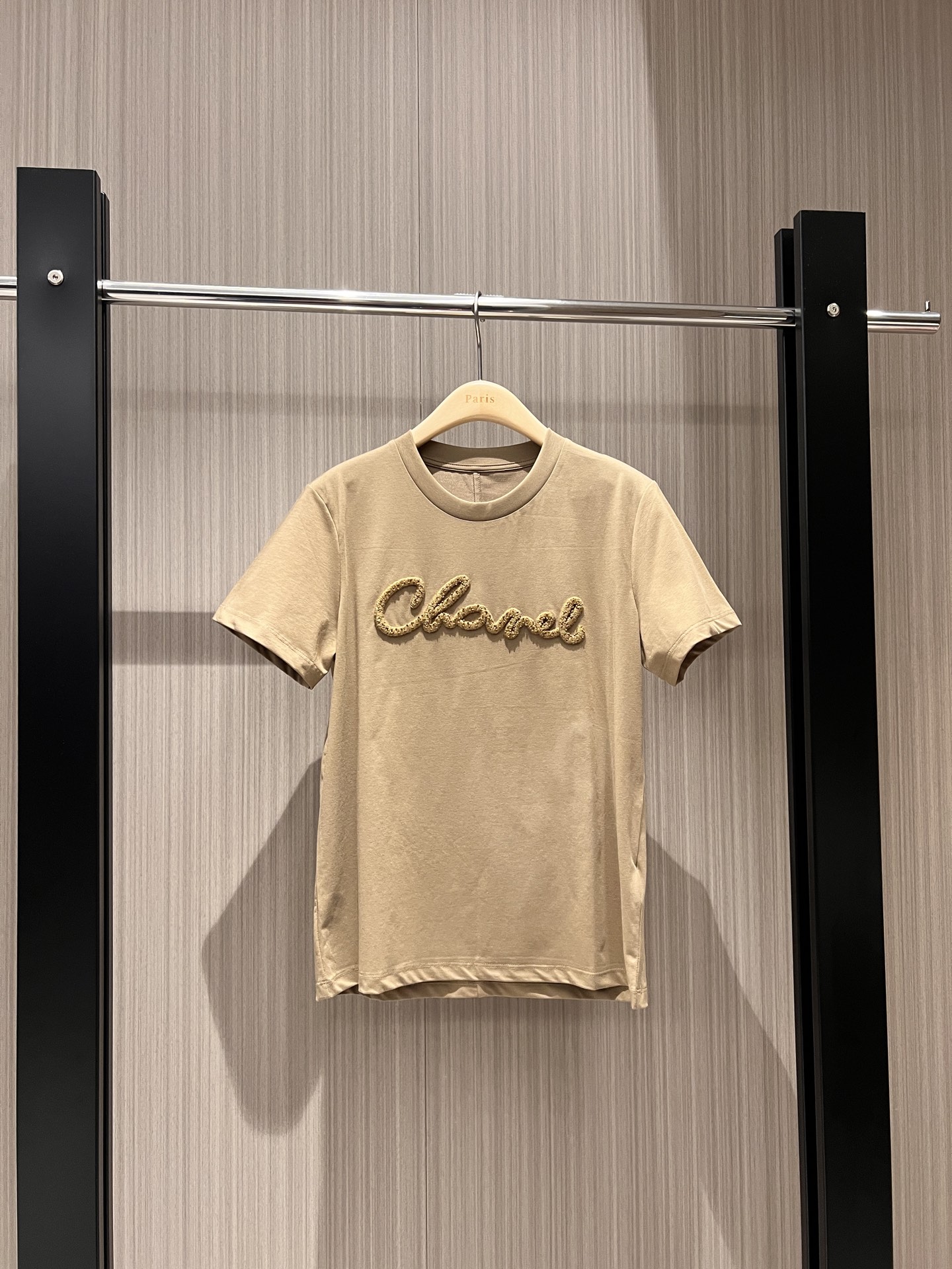 NO:306821,New heavy industry three-dimensional rough embroidered beaded logo letter T-shirt exquisite and simple, fashionable and casual, elegant and versatile white SML, tees, t-shirt, alexander wang19860909新款重工立体粗绣钉珠logo字母T恤精致简约 时尚休闲 气质百搭咖色白色 SML,,tees，t-shirt,alexander wang,Women's clothing
