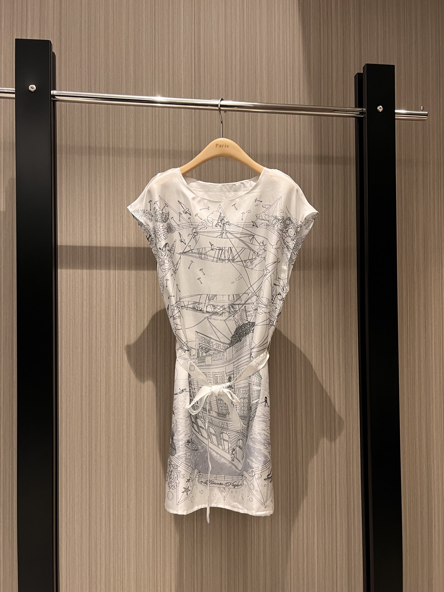 NO:307360,New French simple printed heavy silk twill dress with belt and waist slimming, simple design and tailoring vacation and leisure, age-reducing versatile blue and white S-XL, skirts, real silk, alexander wang19860909新款法式简级印花重磅真丝斜纹连衣裙系腰带收腰显瘦 机简设计剪裁度假休闲 减龄百搭 蓝色白色 S-XL,,skirts,real silk,alexander wang,Women's clothing