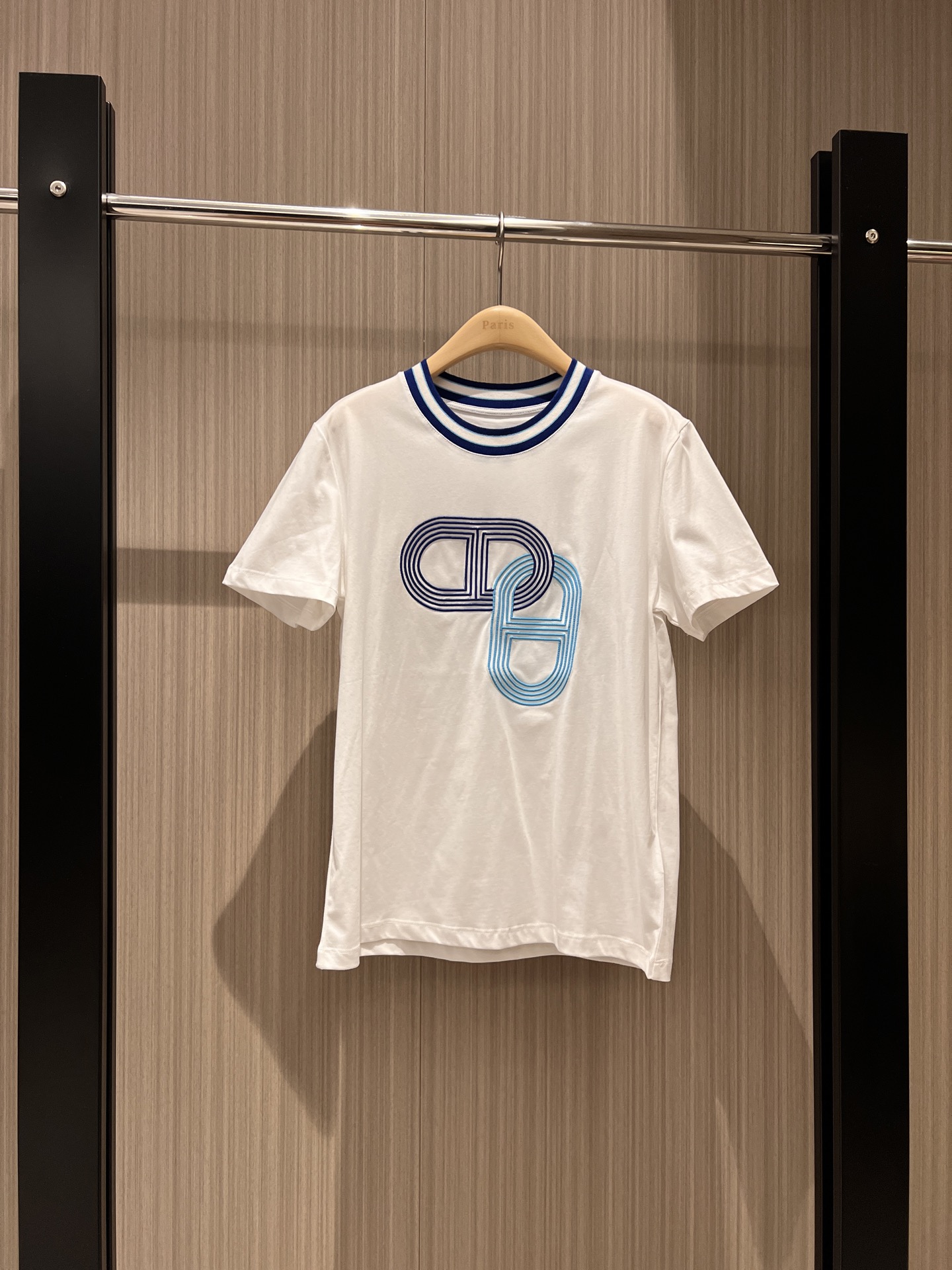 NO:307343,New three-dimensional embroidered pig nose striped collar T-shirt fashionable and refreshing, age-reducing versatile white khaki gray SML, tees, t-shirt, alexander wang19860909新款立体刺绣猪鼻子拼条纹领T恤时尚清爽 减龄百搭 白色卡其灰色 SML,,tees，t-shirt,alexander wang,Women's clothing