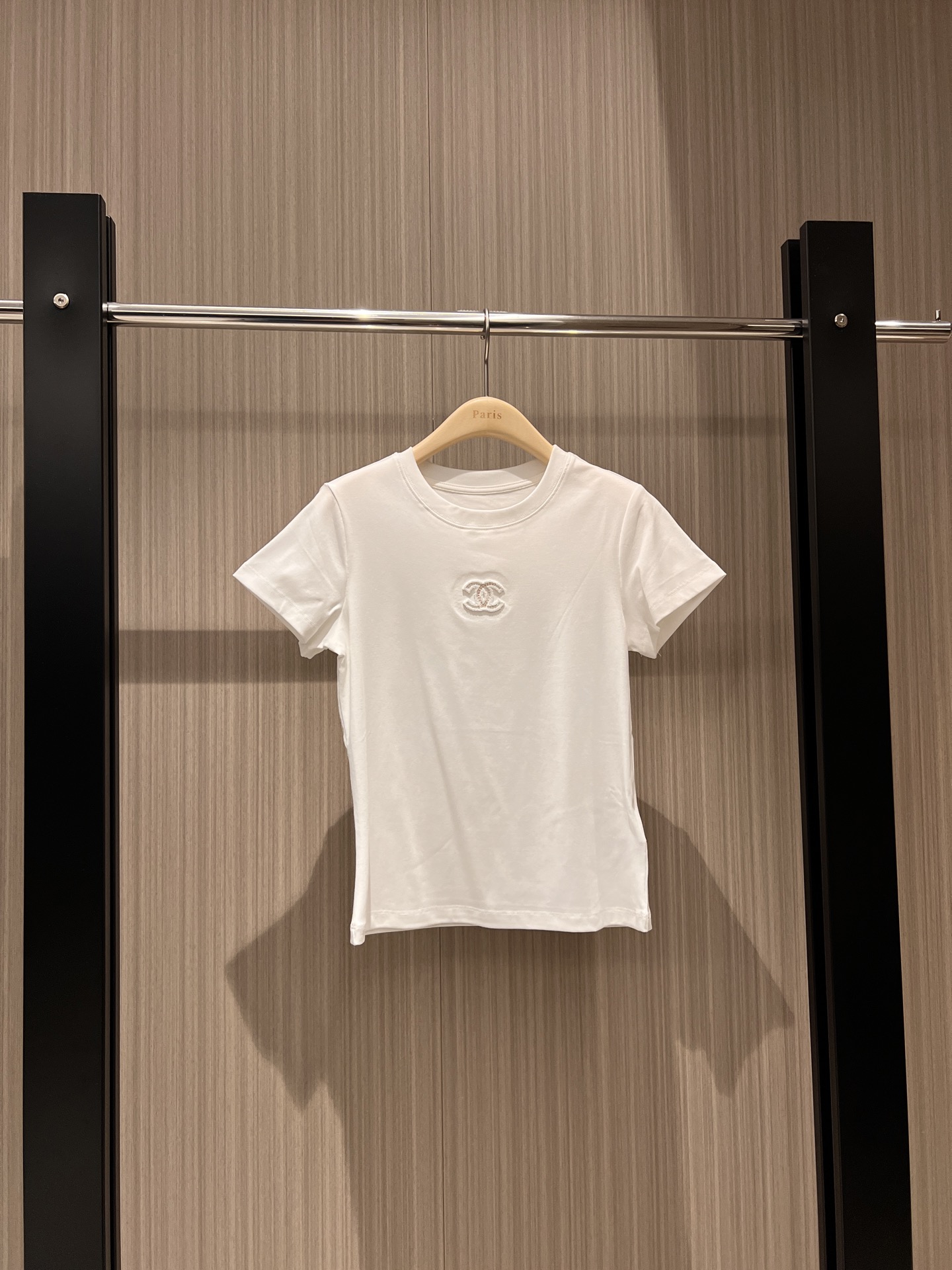 NO:307356,New three-dimensional toothbrush embroidered double C logo T-shirt small style, slim and age-reducing versatile brown pink white SML, tees, t-shirt, alexander wang19860909新款立体牙刷绣双C小logo T恤小版型 修身显瘦减龄百搭 咖色粉色白色 SML,,tees，t-shirt,alexander wang,Women's clothing