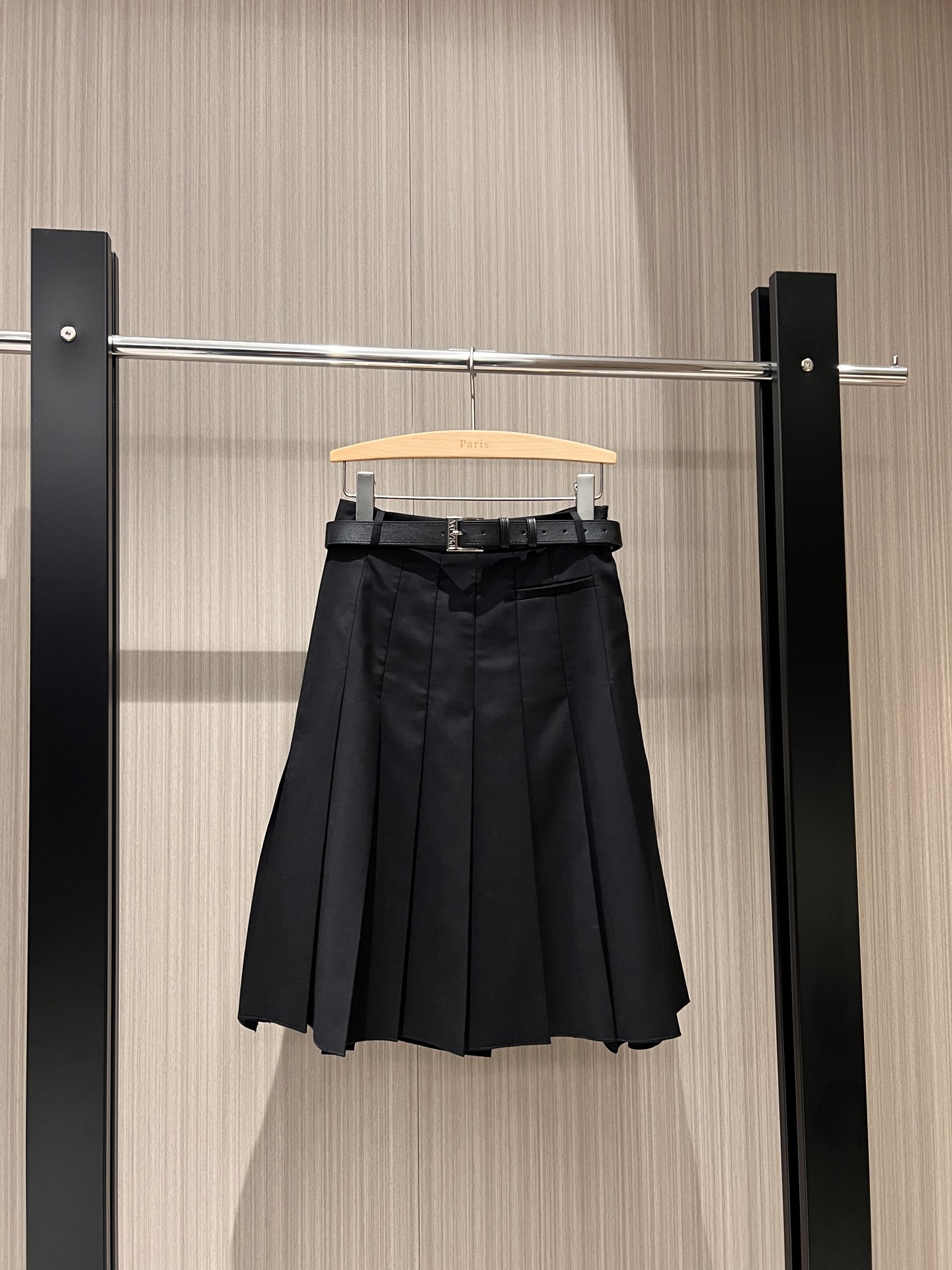 NO:307355,New letter logo belt decorative pleated skirt mid-skirt style simple and fashionable age-reducing versatile gray black S-XL, skirts, alexander wang19860909新款字母logo腰带装饰百褶半裙中裙学院风 简单时尚 减龄百搭灰色黑色 S-XL,,skirts,alexander wang,Women's clothing