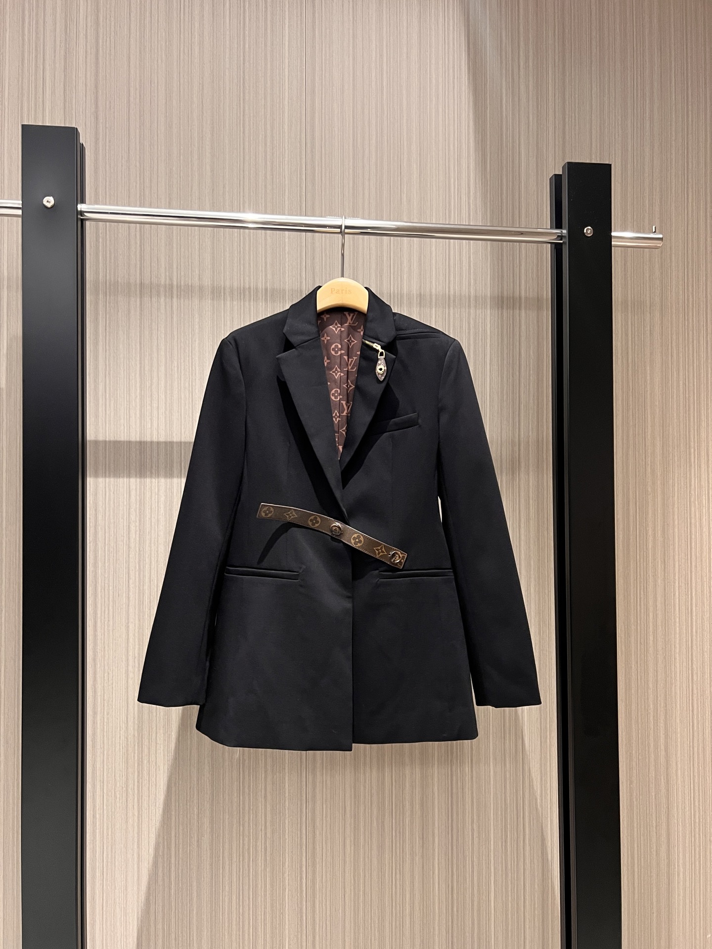 NO:307826,New style recommended presbyterian lining single button blazer, irregular neckline zipper design, presbyterian belt decoration, removable and fashionable and casual, sweet and cool, versatile, classic and simple, black and white SML,, jackets & coats, business suit, alexander wang19860909新款推荐老花内衬单扣西装外套 领口不规则拉链设计 老花皮带装饰 可拆卸时尚休闲 甜酷百搭 经典简约 黑色白色SML,,jackets & coats,business suit,alexander wang,Women's clothing