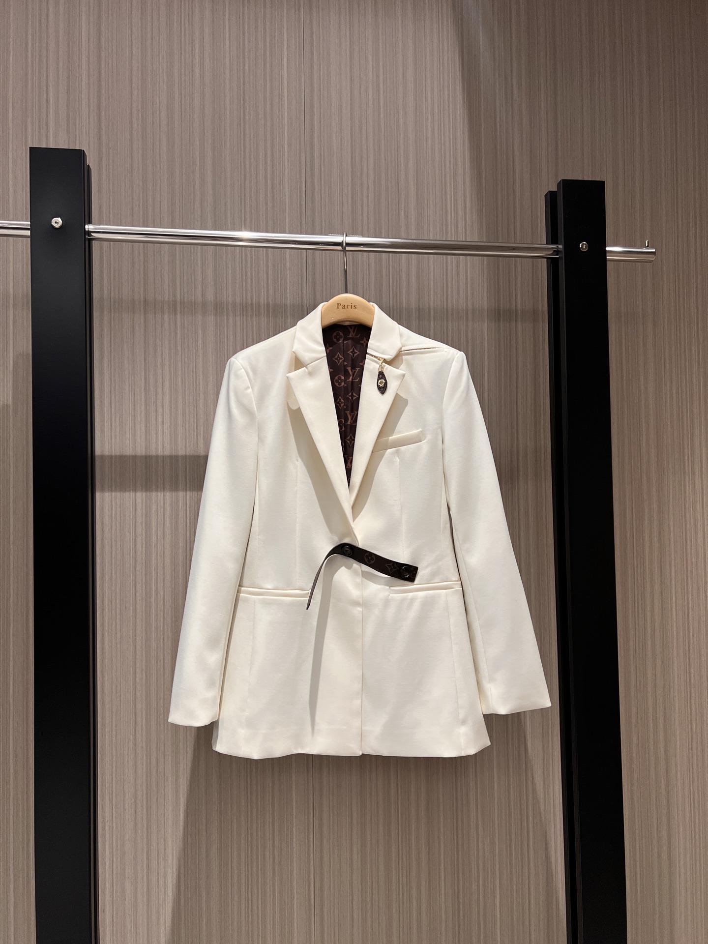 NO:307830,New recommended presbyterian lining single button blazer, irregular neckline zipper design, presbyterian belt decoration, removable and fashionable and casual, sweet and cool, versatile, classic and simple, black and white,, jackets & coats, business suit, alexander wang19860909新款推荐老花内衬单扣西装外套 领口不规则拉链设计 老花皮带装饰 可拆卸时尚休闲 甜酷百搭 经典简约 黑色白色,,jackets & coats,business suit,alexander wang,Women's clothing