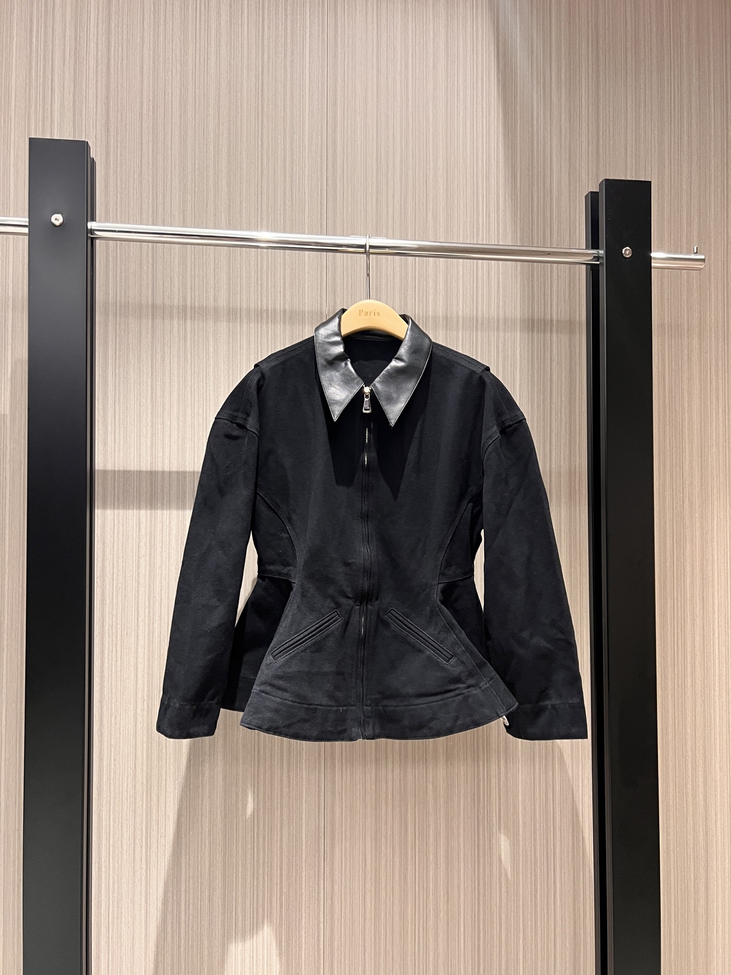 NO:307841,New style is coming to show off, Qiu Tiantong style, spliced ​​leather collar waist-hugging ruffled denim jacket three-dimensional tailoring, zipper design can be salty and sweet, waist-hugging and slimming, temperament versatile SML,, jackets & coats,alexander wang19860909新款来袭走秀 邱天同款 拼接皮领收腰荷叶边牛仔外套立体剪裁 拉链设计可盐可甜 收腰显瘦 气质百搭 SML,,jackets & coats,alexander wang,Women's clothing