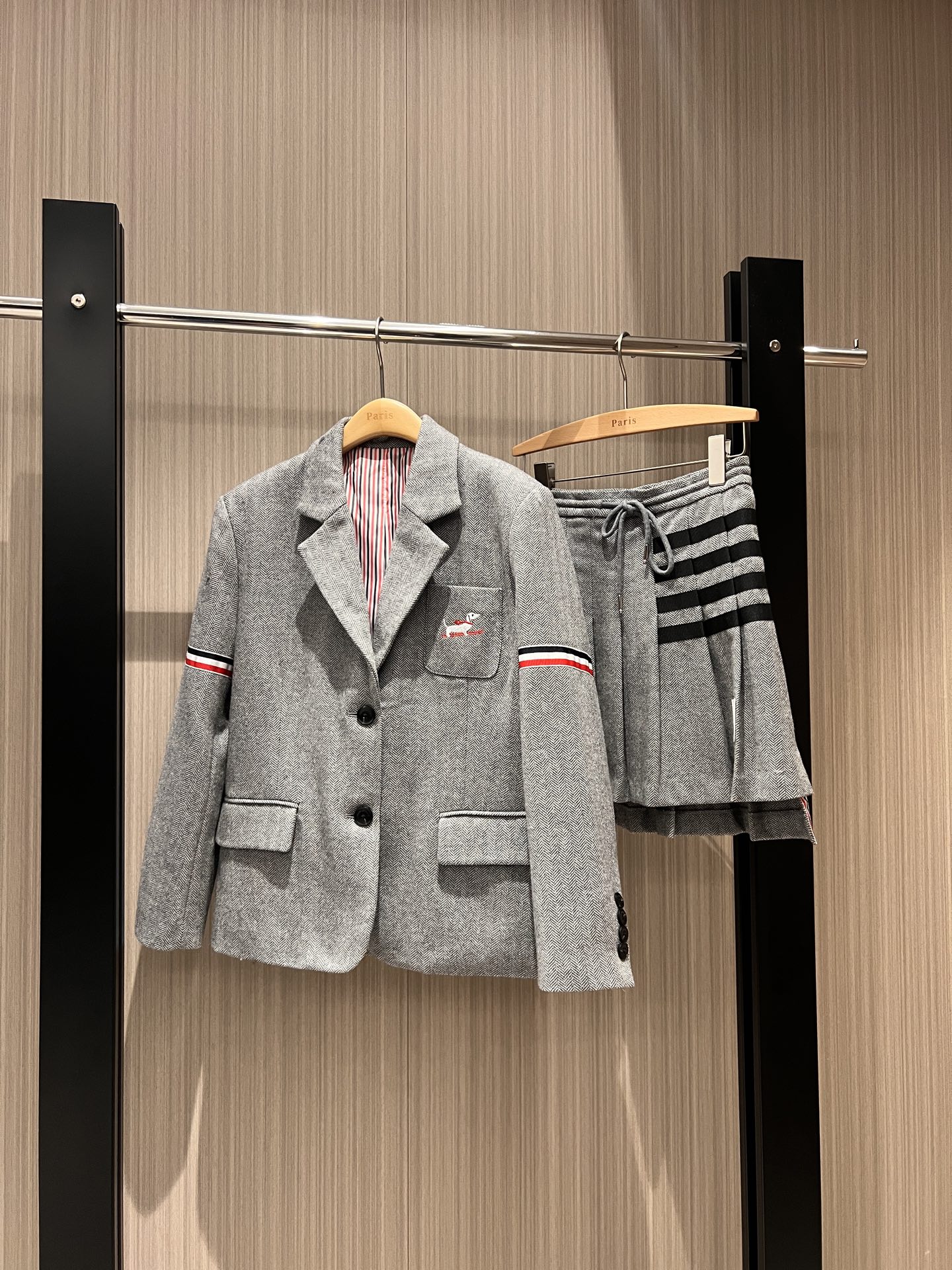 NO:307848,Jacket Skirt TB New Embroidered Puppy Herringbone College Style Set Classic Four-color Cuff Decorative Suit Jacket with Drawstring Pleated Skirts Short Front and Long Back A must-have for age reduction S, Skirts, Jackets & Coats,Business Suit,alexander Wang19860909外套半裙TB新款刺绣小狗人字纹学院风套装 经典四色袖带装饰西装外套搭配抽绳百褶半裙 前短后长 减龄必备 S,,skirts,jackets & coats,business suit,alexander wang,Women's clothing