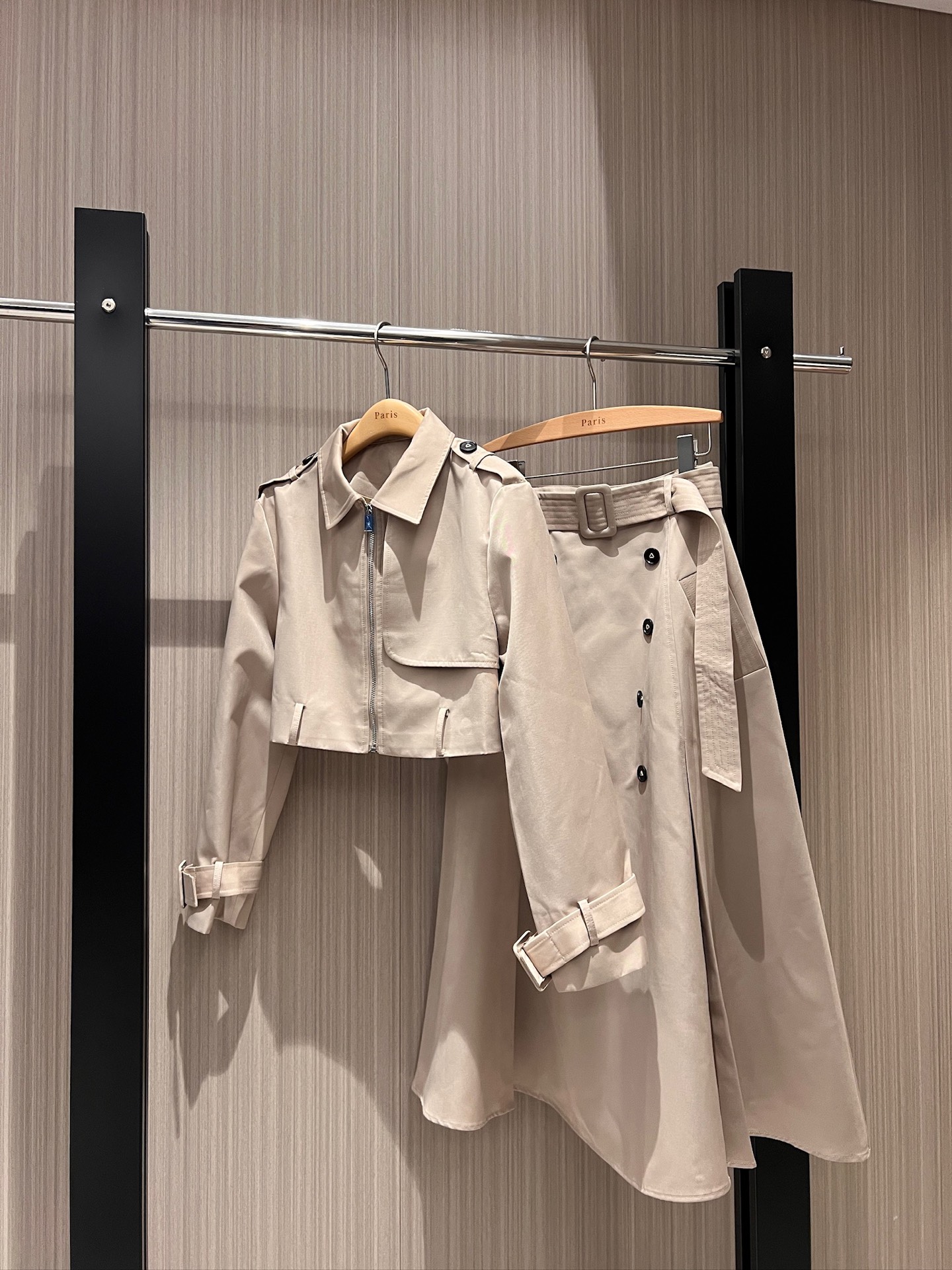 NO:308321,New style of the new eavesaw zipper design short windbreaker jacket double-breasted skirt Bv triangle buckle belt can be worn with skirt or jacket Modern and fashionable Temperament versatile Virtuous SML, bottega veneta, skirts, jackets & coats, alexander wang19860909新款来袭肩章拉链设计短风衣外套双排扣半裙 Bv三角扣腰带可系半裙或外套 摩登时髦 气质百搭 御姐范 SML,,bottega veneta,skirts,jackets & coats,alexander wang,Women's clothing