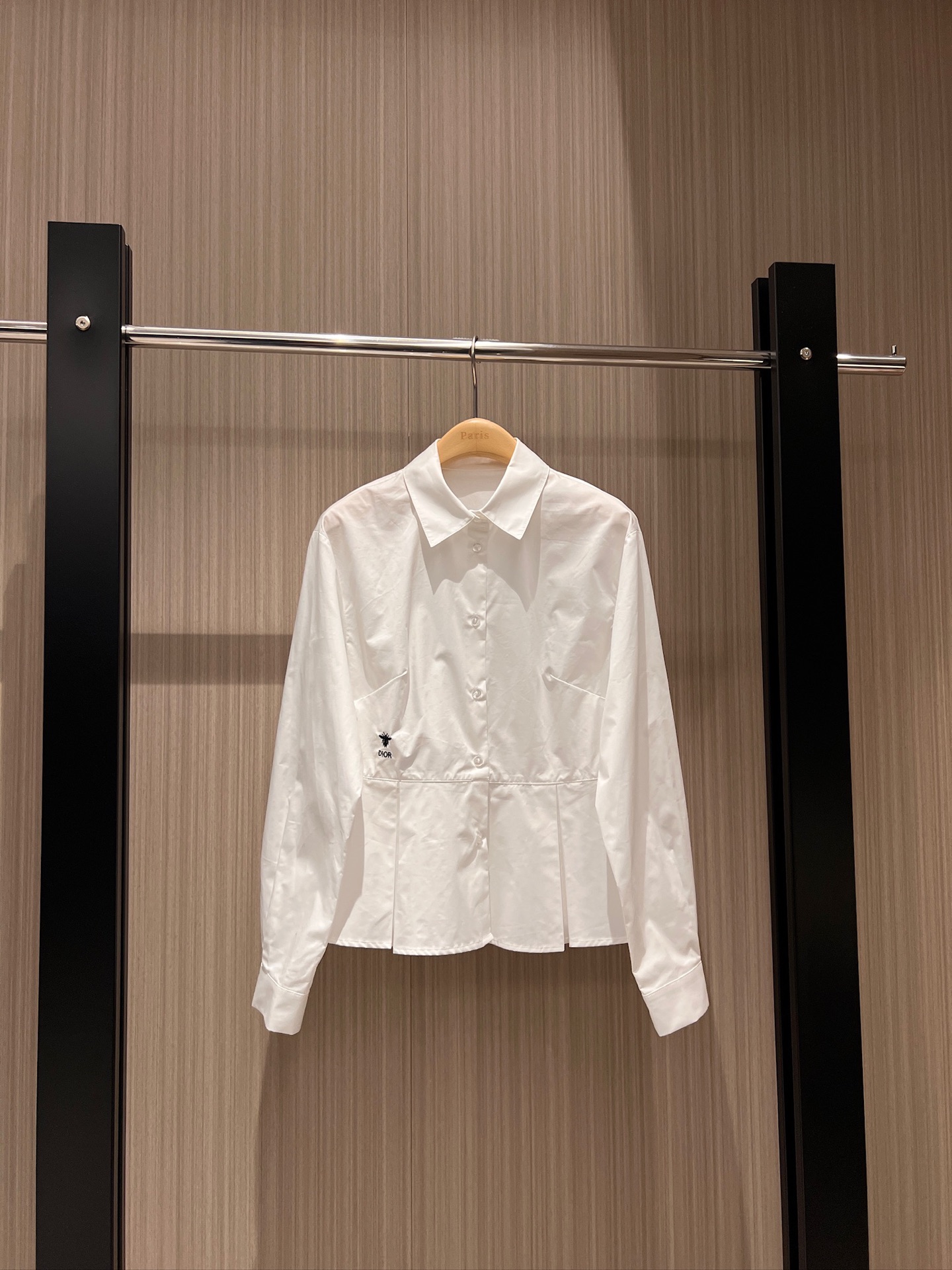 NO:308353,New spliced ​​press-pleated hem waist-hugging shirt, embroidered bee decoration, casual and age-reducing, cute commuting, slim and versatile black and white SM,,alexander wang19860909新款拼接压褶下摆收腰衬衣 刺绣小蜜蜂装饰 休闲减龄 可爱通勤 显瘦百搭黑白 SM,,alexander wang,Women's clothing