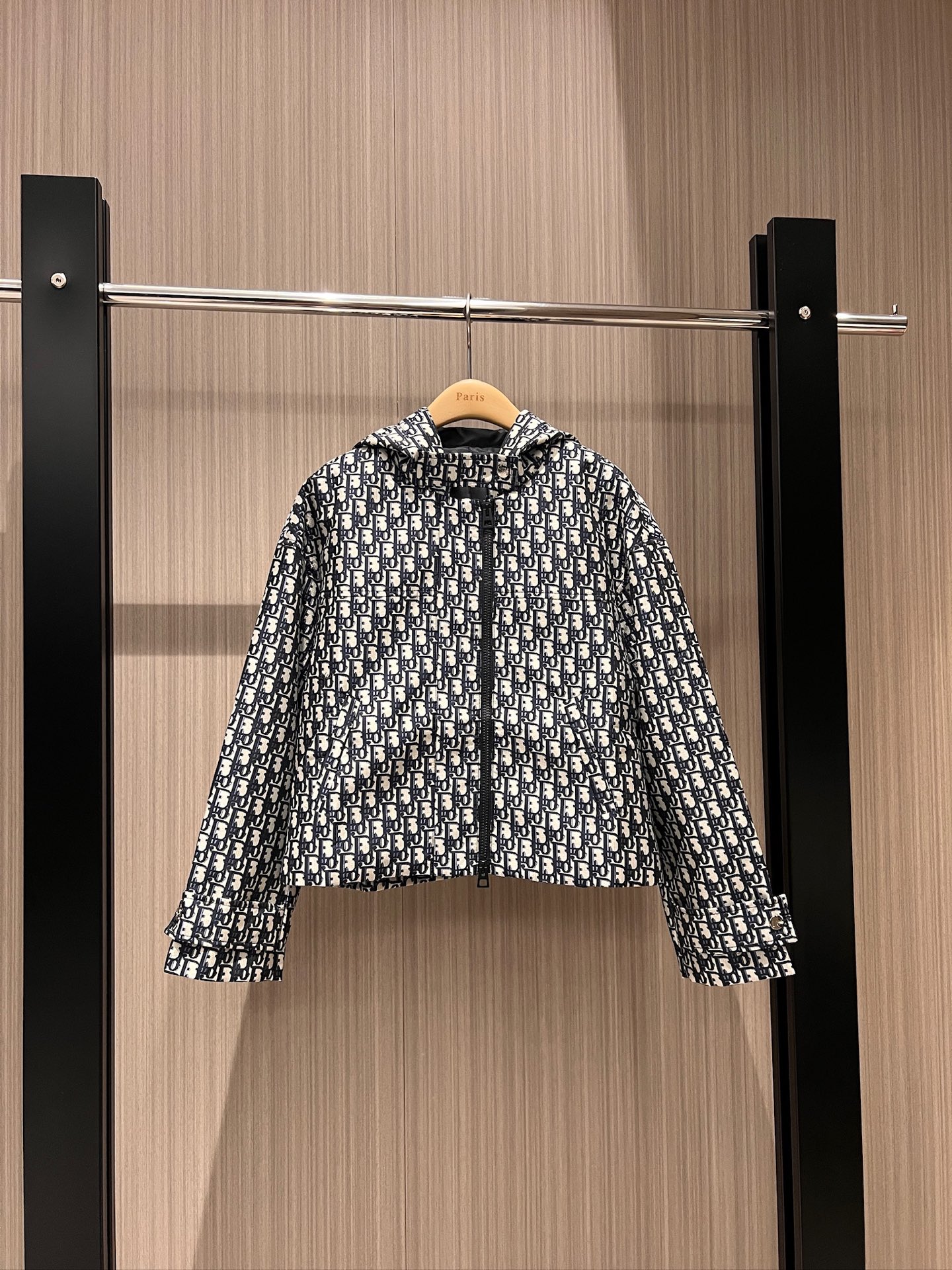 NO:308406,New style recommended classic presbyterian inner hooded short jacket jacket classic embroidered bee loose and age-reducing sweet and cool versatile sports and casual fashion personalized presbyterian dark blue khaki SML,, jackets & coats, jackets & coats,hats,alexander wang19860909新款推荐经典老花内里连帽短款夹克外套 经典刺绣小蜜蜂 宽松减龄 甜酷百搭 运动休闲 时尚个性老花深蓝卡其 SML,,jackets & coats,jackets & coats,hats,alexander wang,Women's clothing