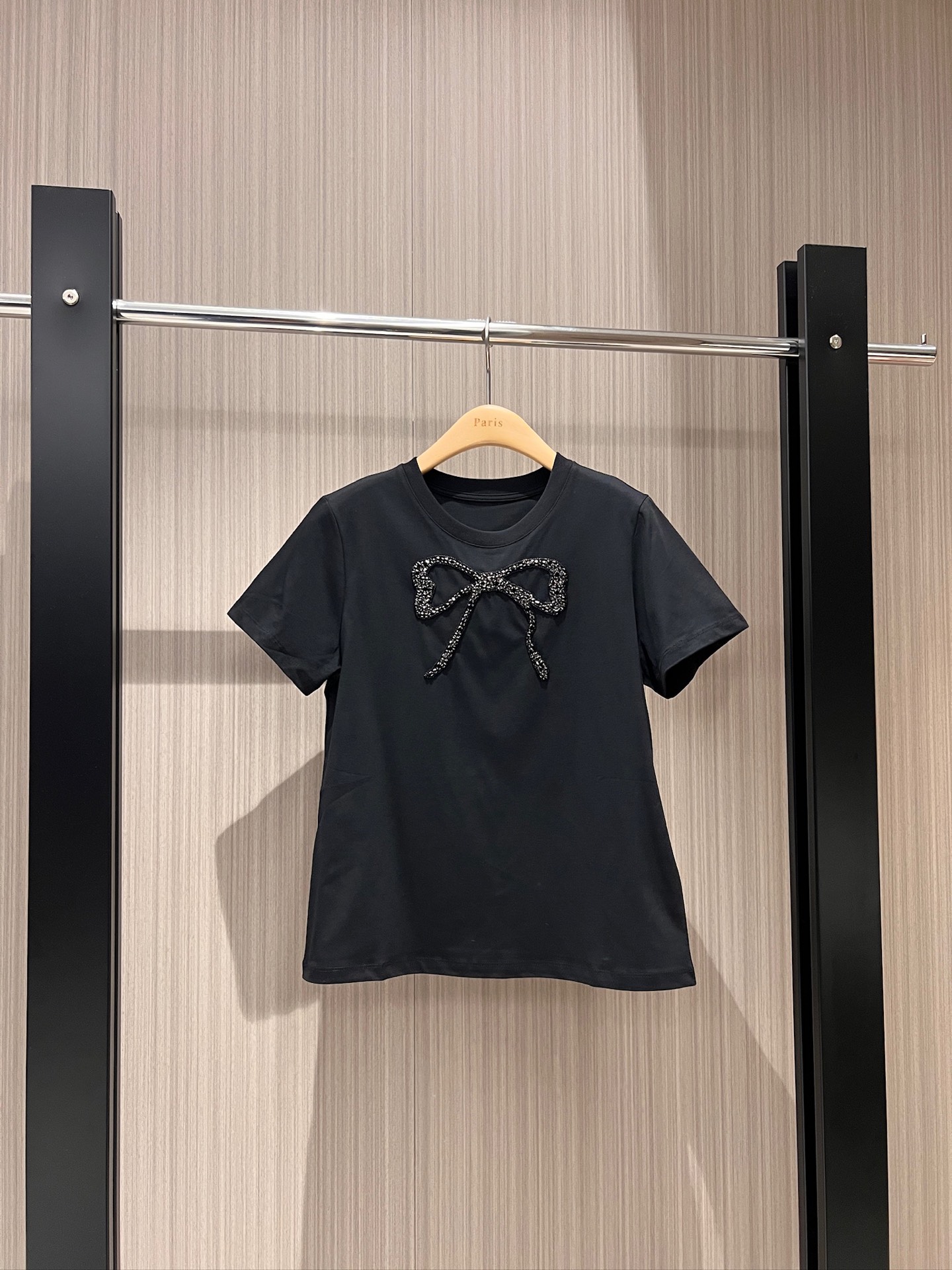 NO:308362,New heavy industry beaded bow T-shirt is simple and cute, age-reducing versatile black and white SML, tees, t-shirt, alexander wang19860909新款重工钉珠蝴蝶结T恤简单可爱 减龄百搭黑白 SML,,tees，t-shirt,alexander wang,Women's clothing
