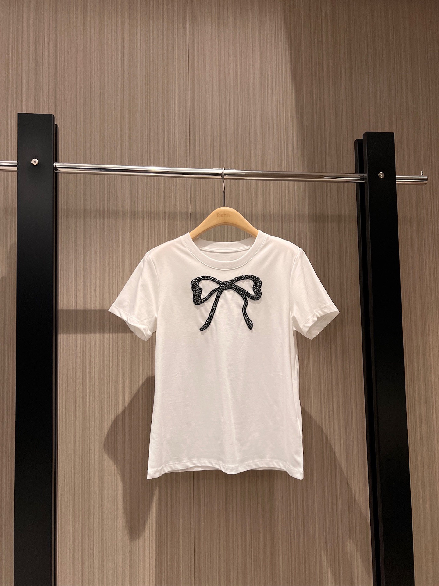 NO:308365,New heavy industry beaded bow T-shirt is simple and cute, age-reducing versatile black and white SML, tees, t-shirt, alexander wang19860909新款重工钉珠蝴蝶结T恤简单可爱 减龄百搭黑白 SML,,tees，t-shirt,alexander wang,Women's clothing