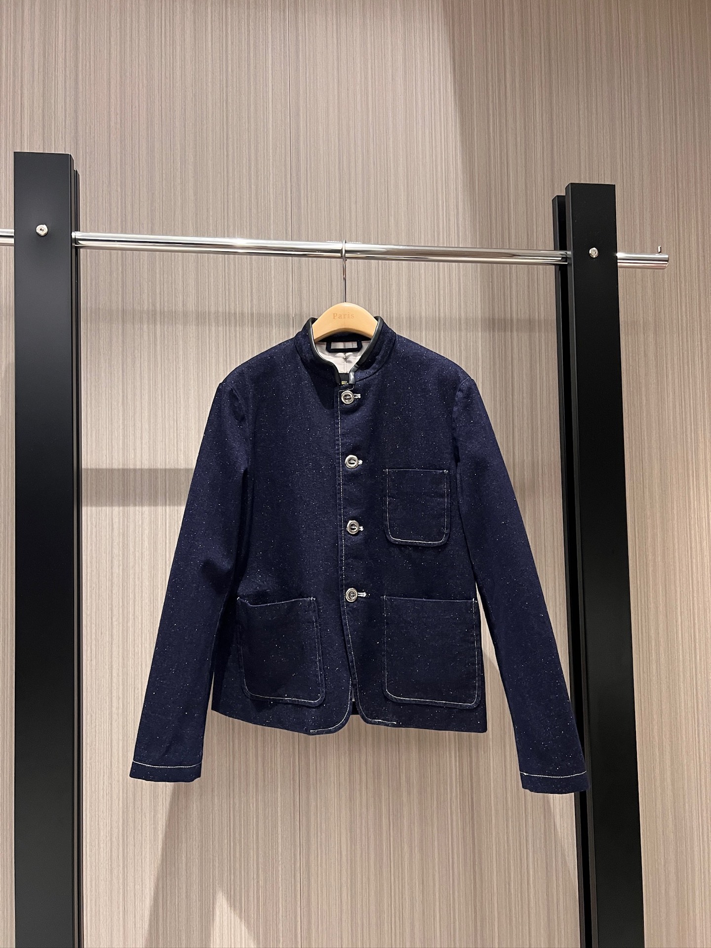 NO:308350,New Lp original color dark blue stand-collar denim jacket, old money style must have classic checked lining, three pocket decoration can be matched with the same style of jeans SML,,loro piana,jeans,jackets & coats,alexander wang19860909新款Lp原色深蓝立领牛仔外套 老钱风必备经典格纹内衬 三个口袋装饰可搭同款牛仔裤 SML,,loro piana,jeans,jackets & coats,alexander wang,Women's clothing