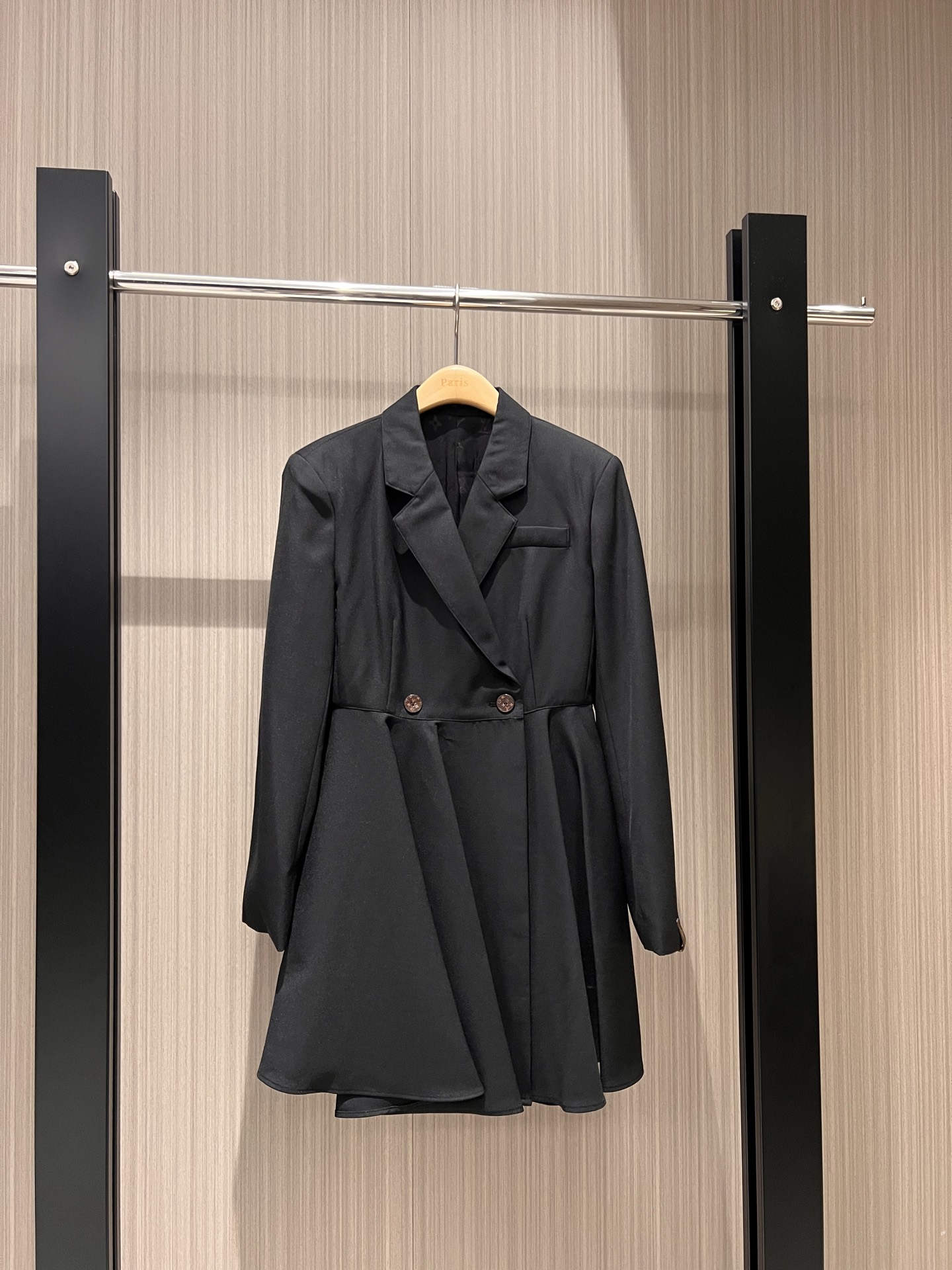 NO:308911,New style comes with two-button wrap-on design suit dress, waist-closing, classic presbyterian lining, small leather logo on cuffs, commuting intellectuality, fashion temperament SML, skirts, business suit, alexander wang19860909新款来袭两扣包裹式设计西装连衣裙 收腰大摆经典老花内衬 袖口小皮标装饰通勤知性 时尚气质 SML,,skirts,business suit,alexander wang,Women's clothing